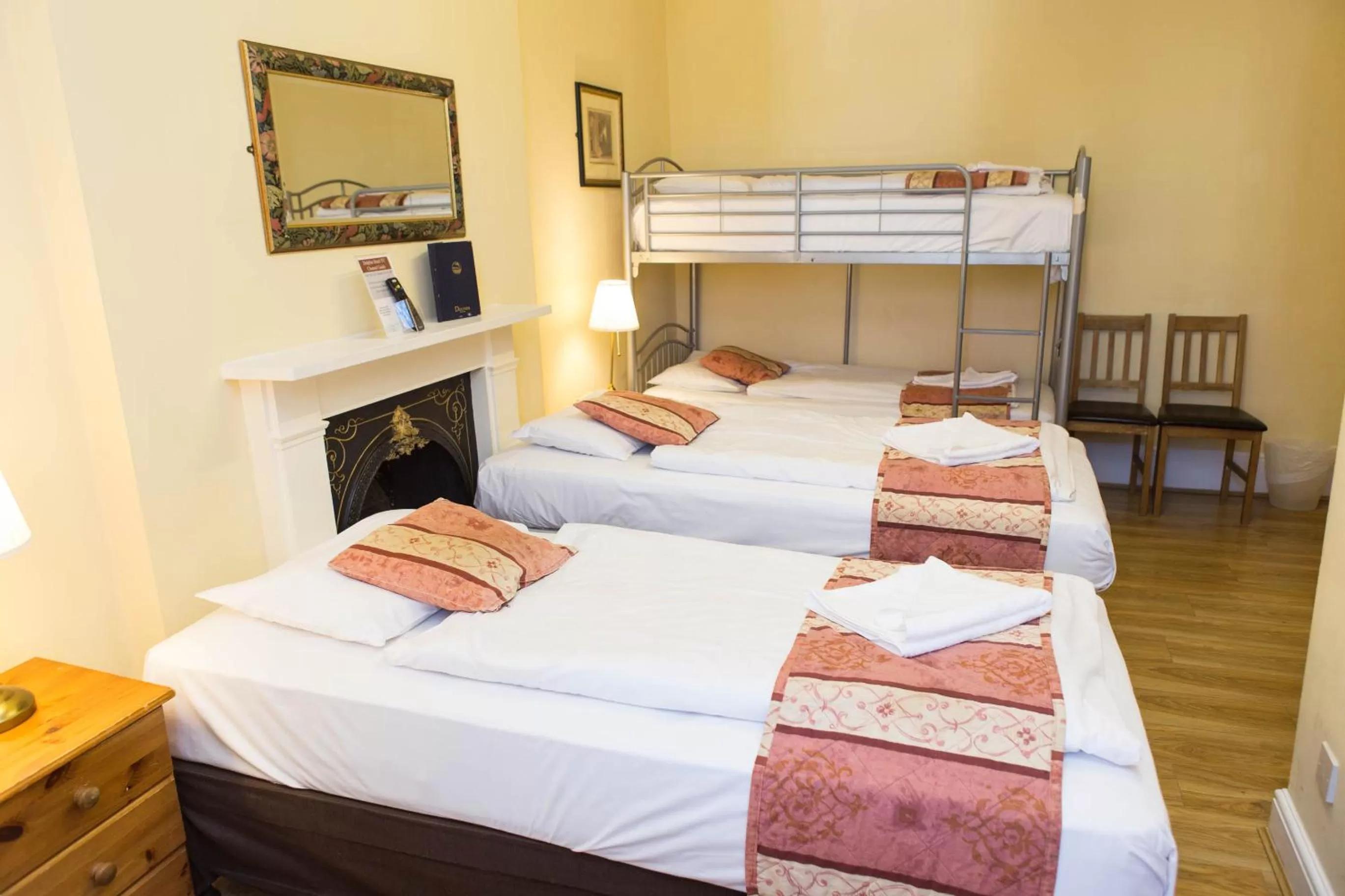 bunk bed, Bed in Dolphin Hotel