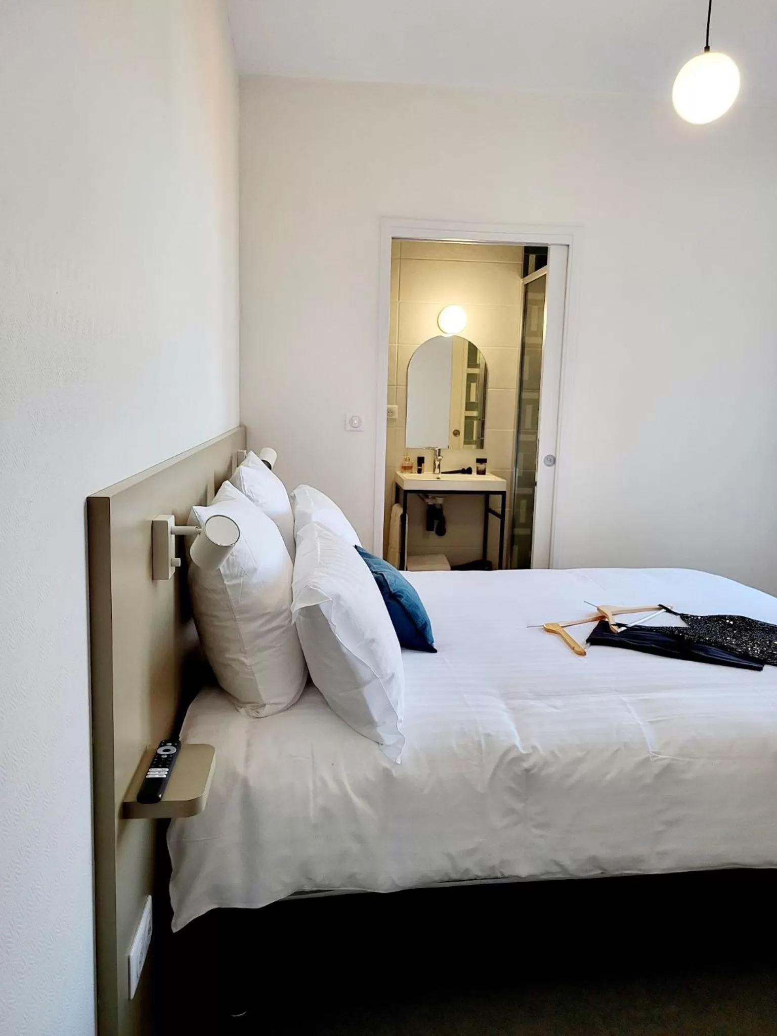 Bed in Mage hôtels - Hôtel la grenette - Brasserie Bonté Divine