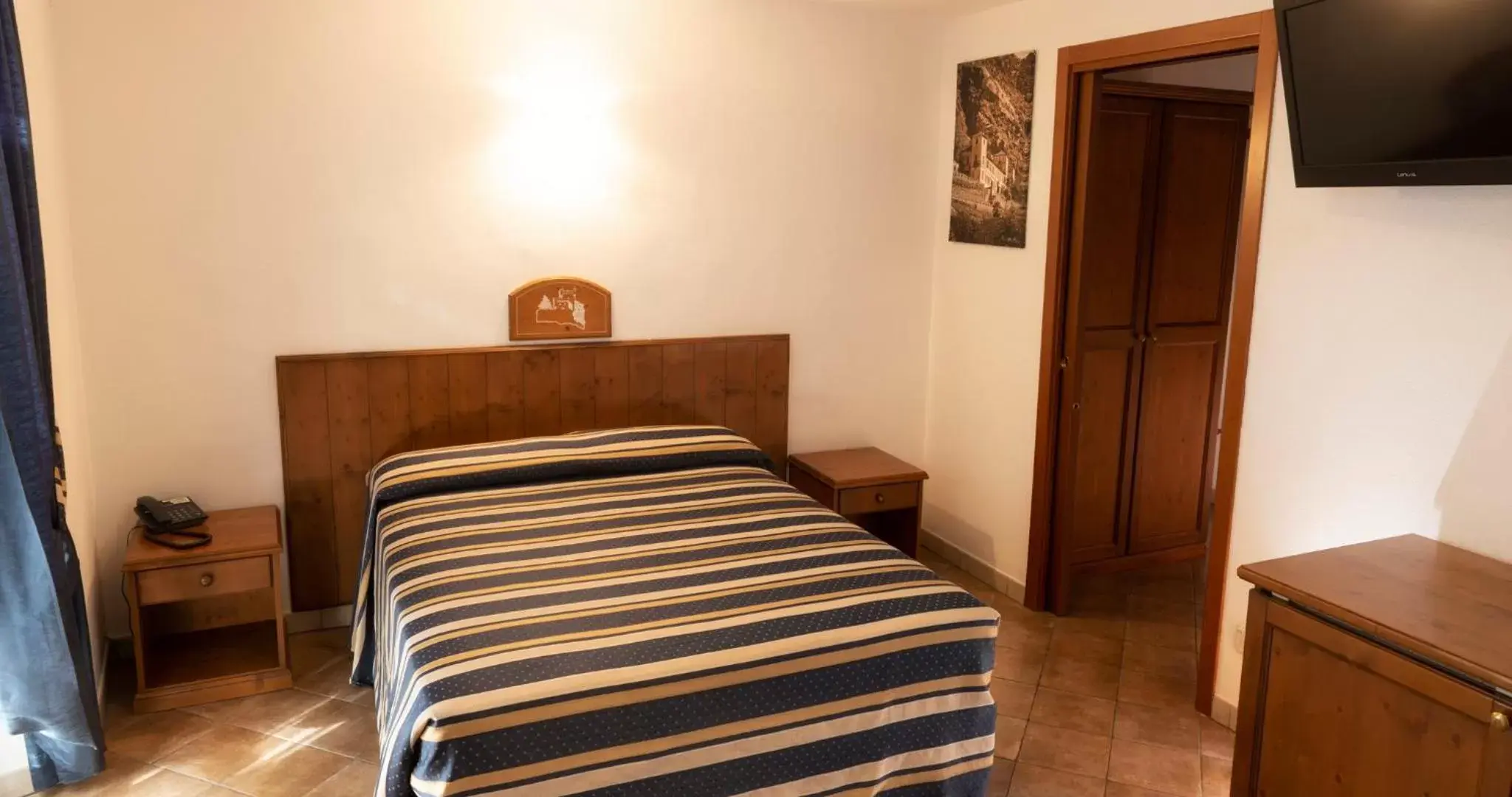 Single Room in Hotel Residence Chateau Single Room in Hotel Residence Chateau