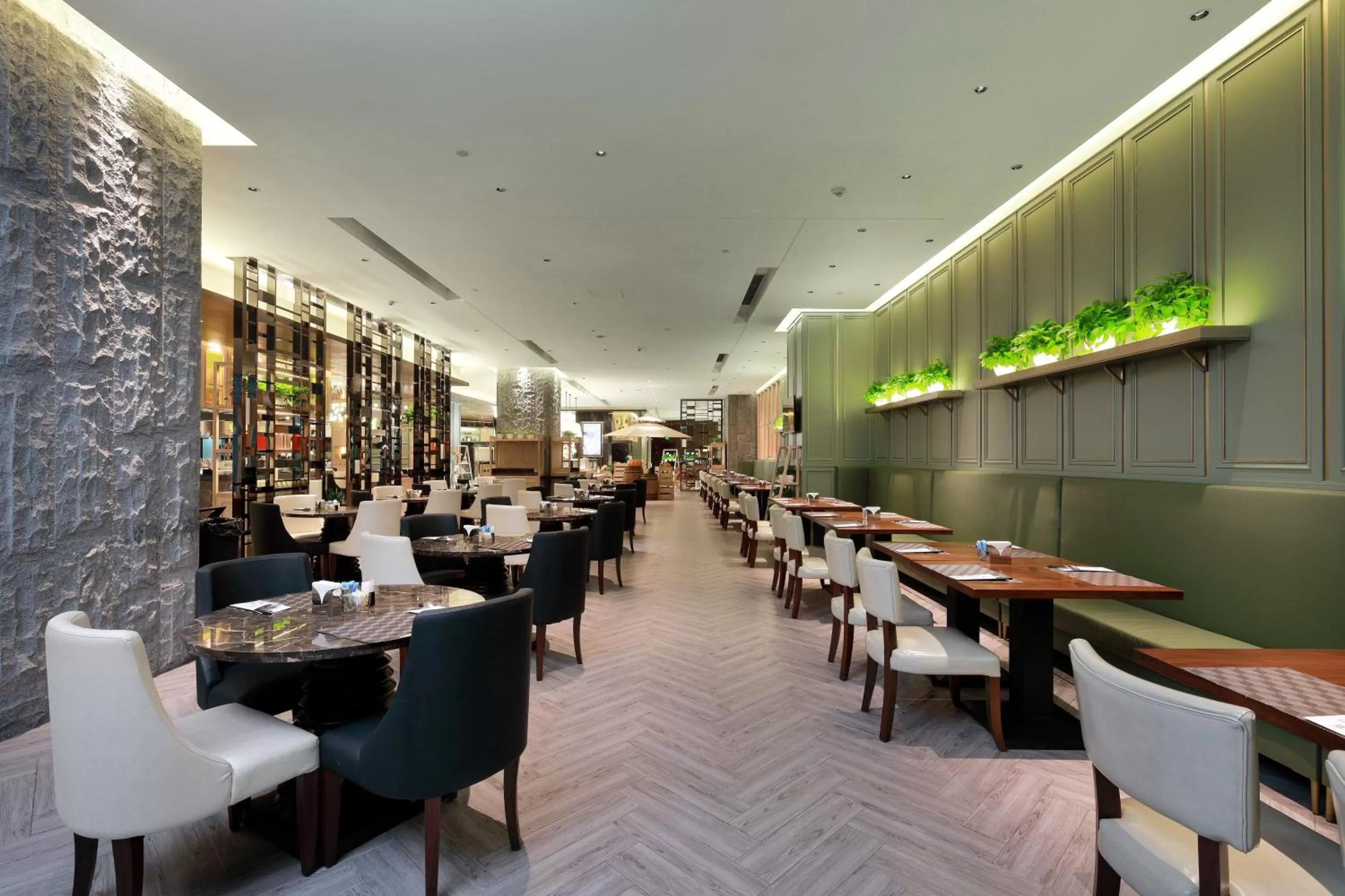 Restaurant/places to eat in Crowne Plaza Nanjing Jiangning by IHG