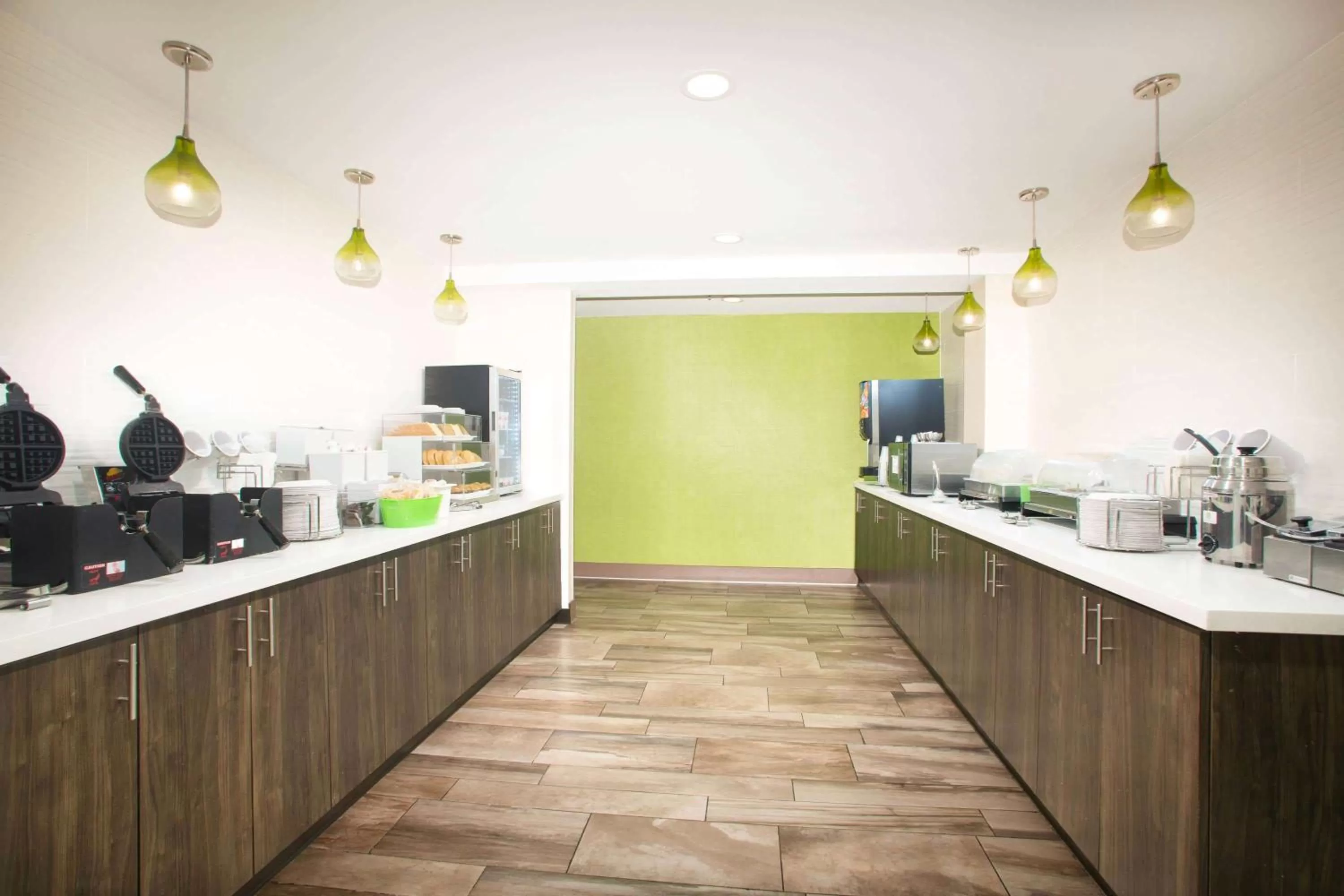 Restaurant/places to eat in La Quinta Inn by Wyndham St. Louis Hazelwood - Airport North