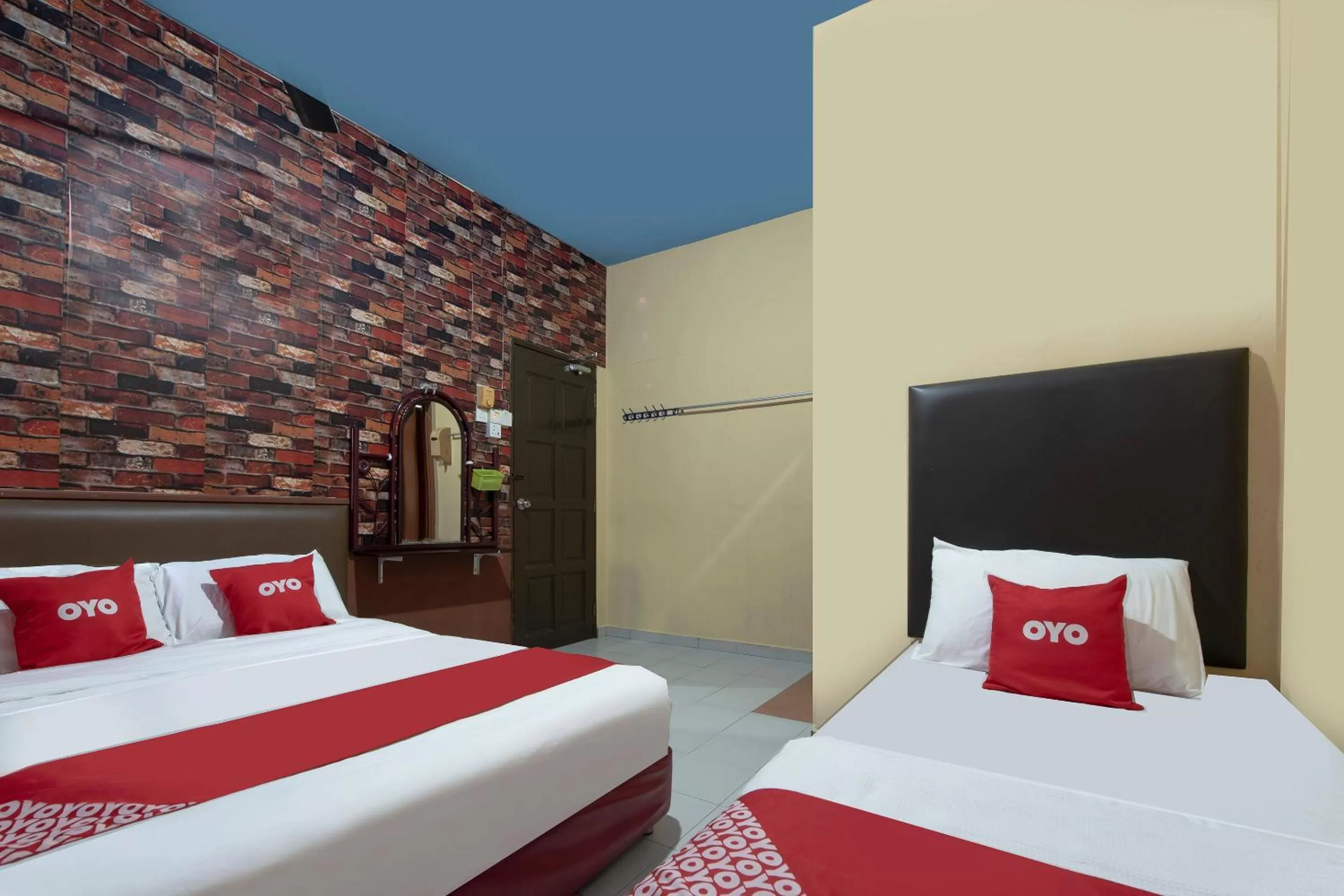 Bedroom, Bed in SPOT ON 90305 Hen Hen Hotel