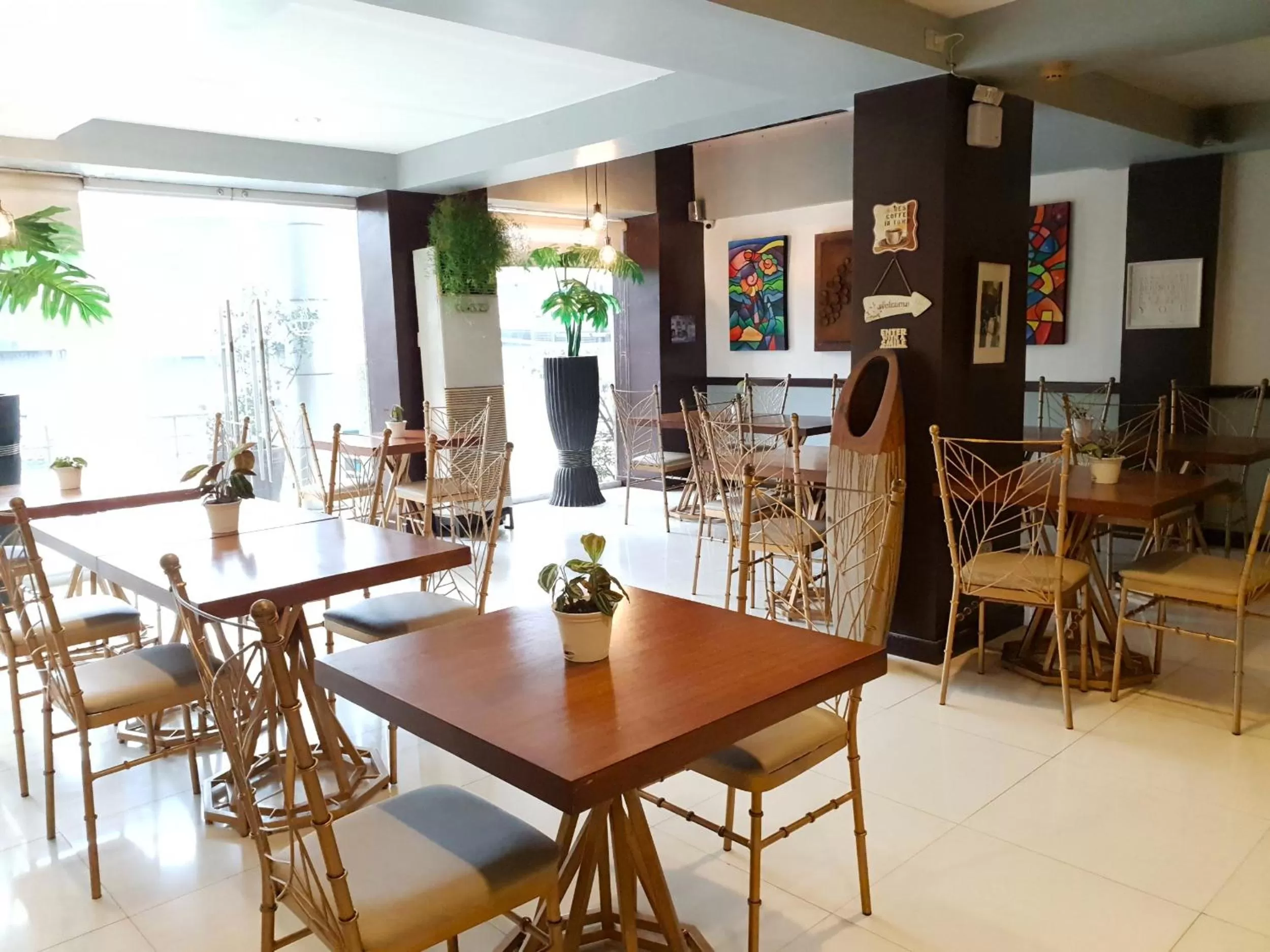 Restaurant/places to eat in Festive Hotel Makati