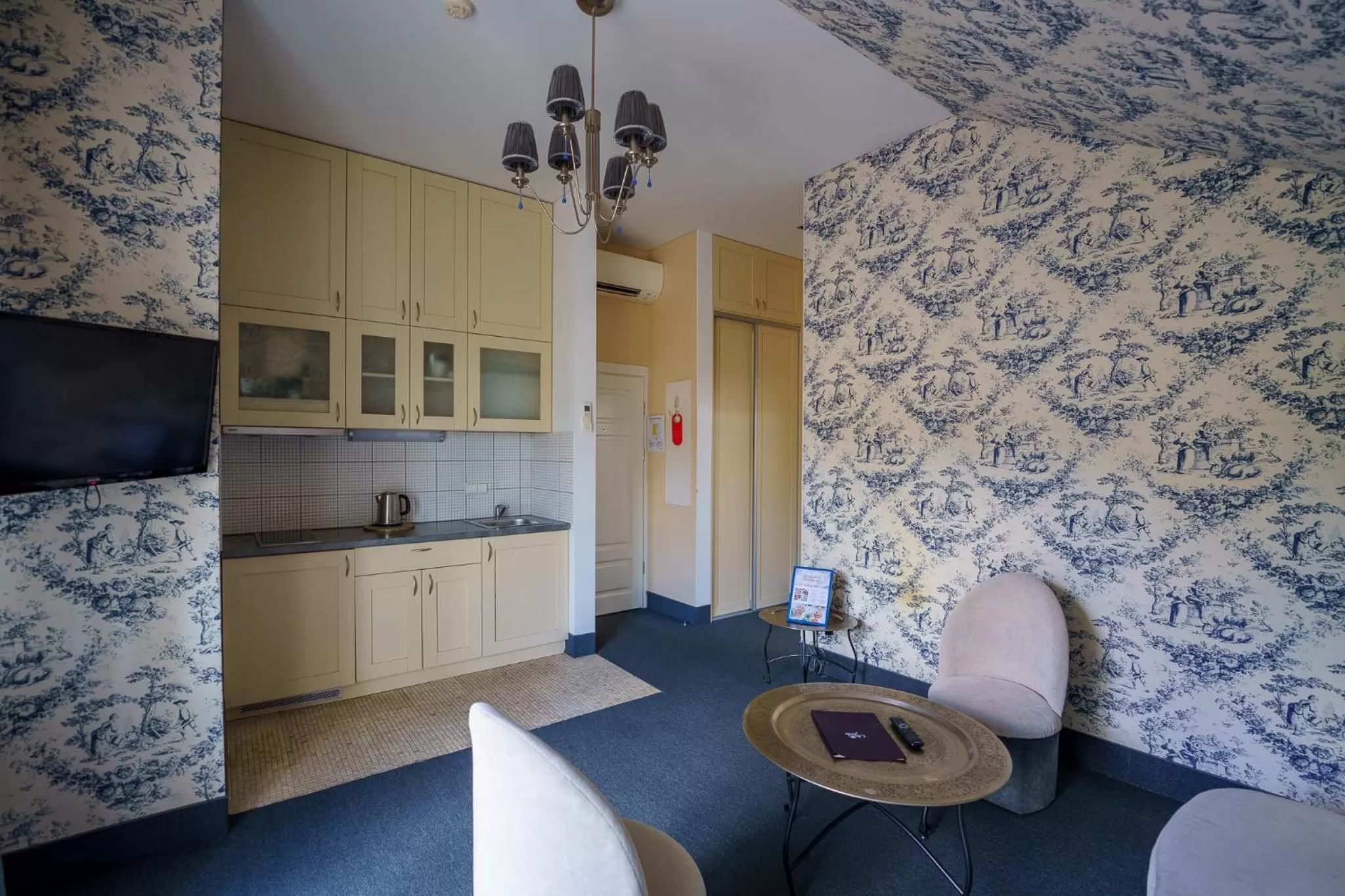 Living room in Moon Garden Old Town Hotel