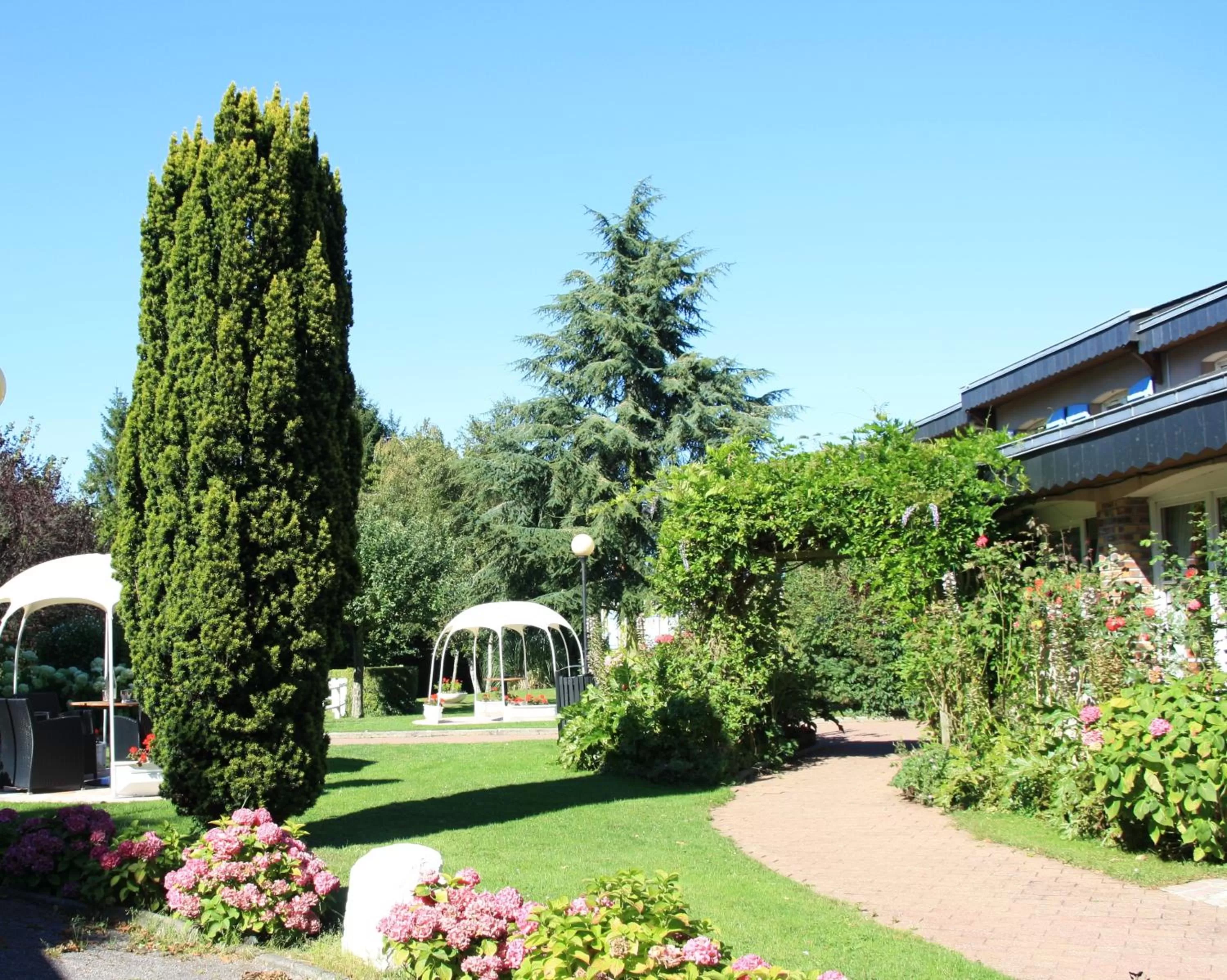 Garden in La Berteliere, The Originals Relais