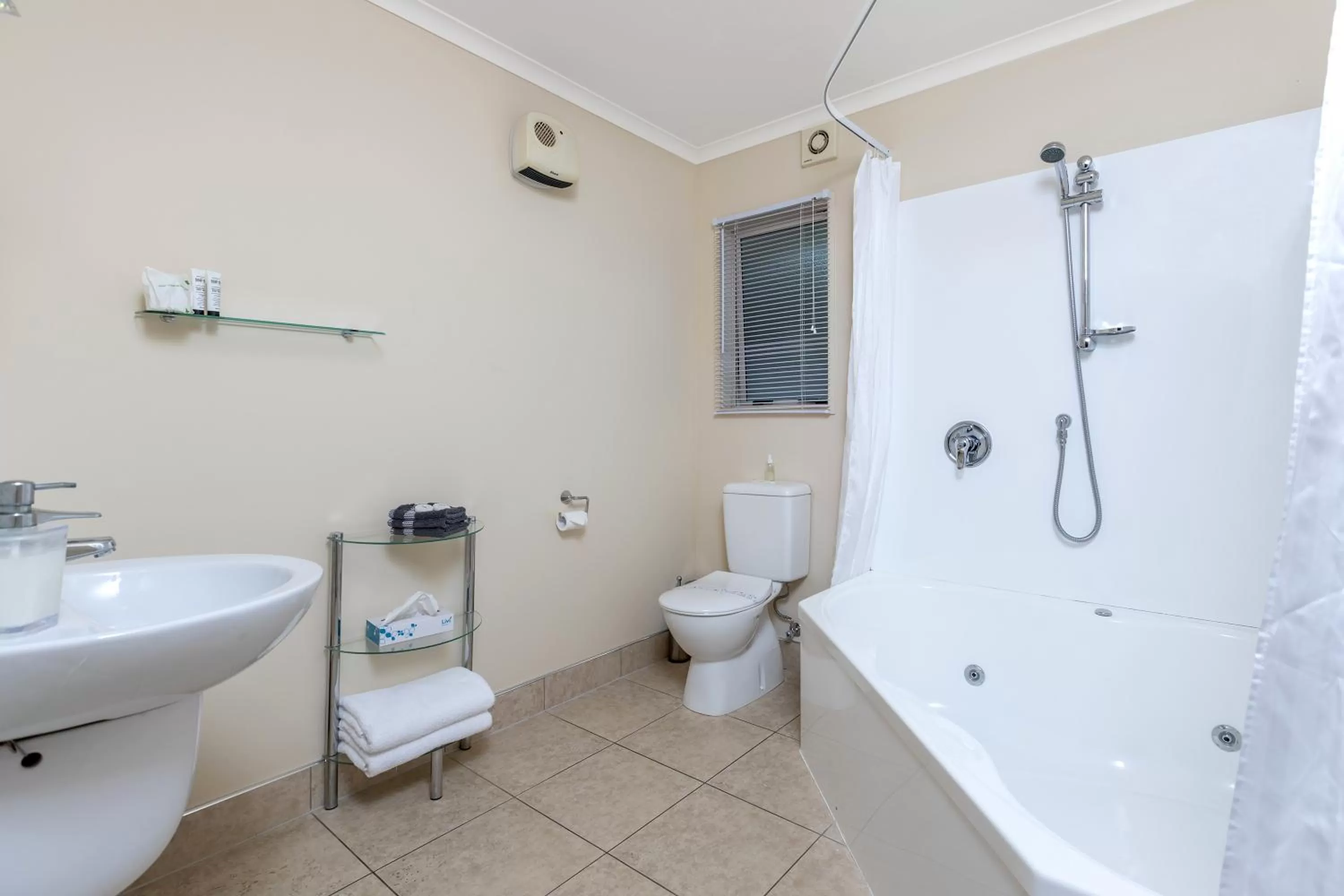 Shower in BK's Chardonnay Motor Lodge