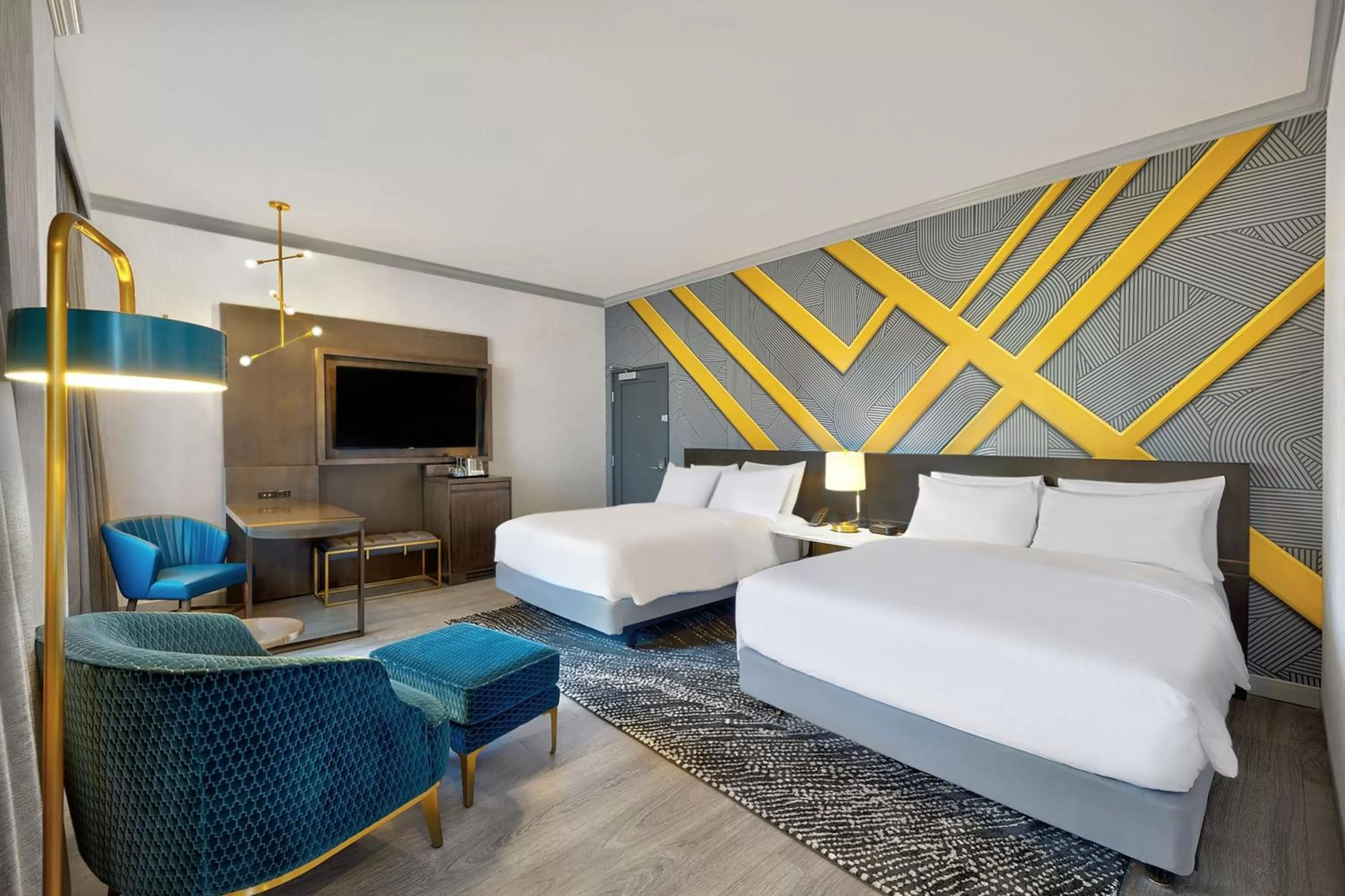 Photo of the whole room, Bed in Le Méridien St. Louis Downtown