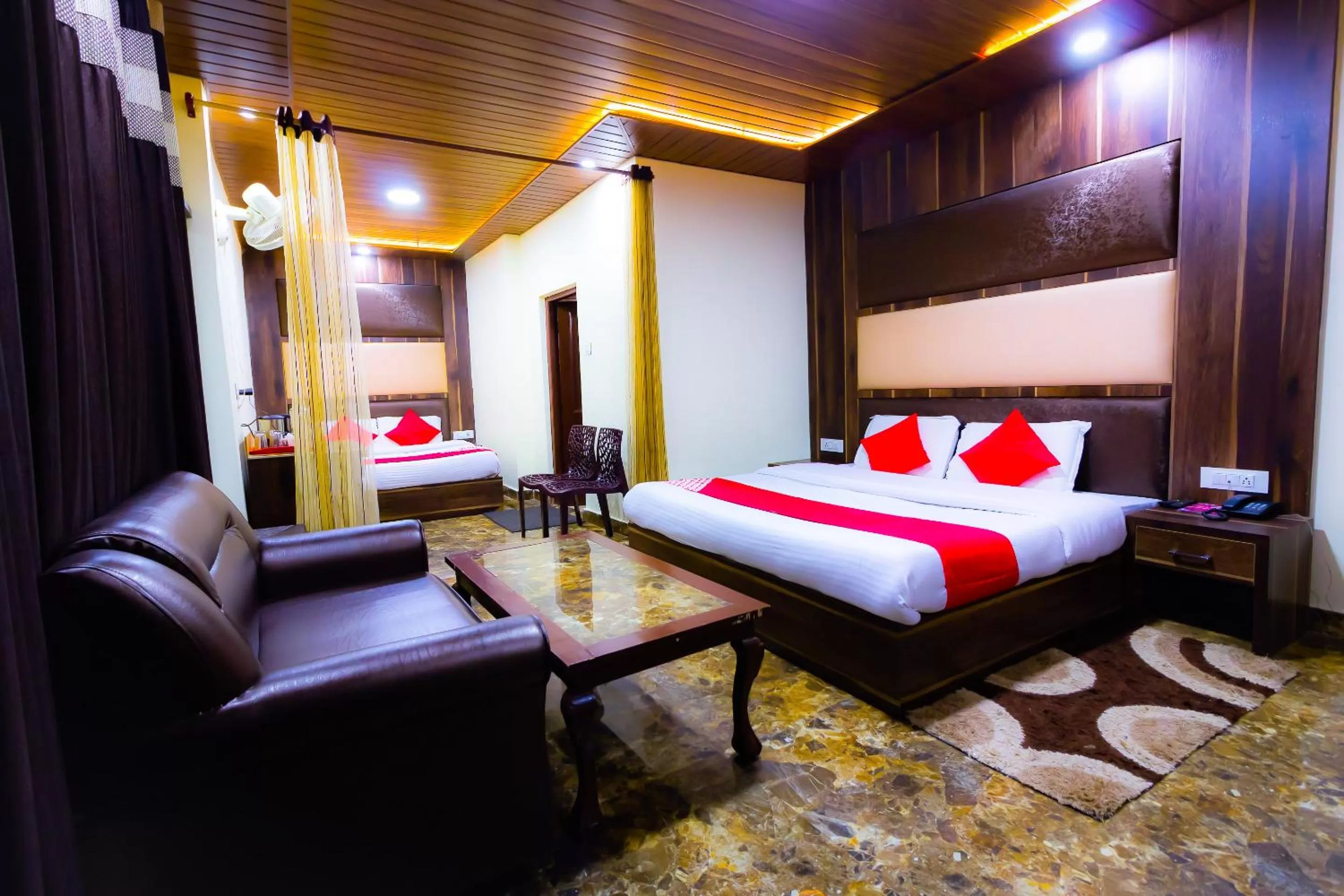 Bedroom, Bed in Hotel Himdhara, Dalhousie