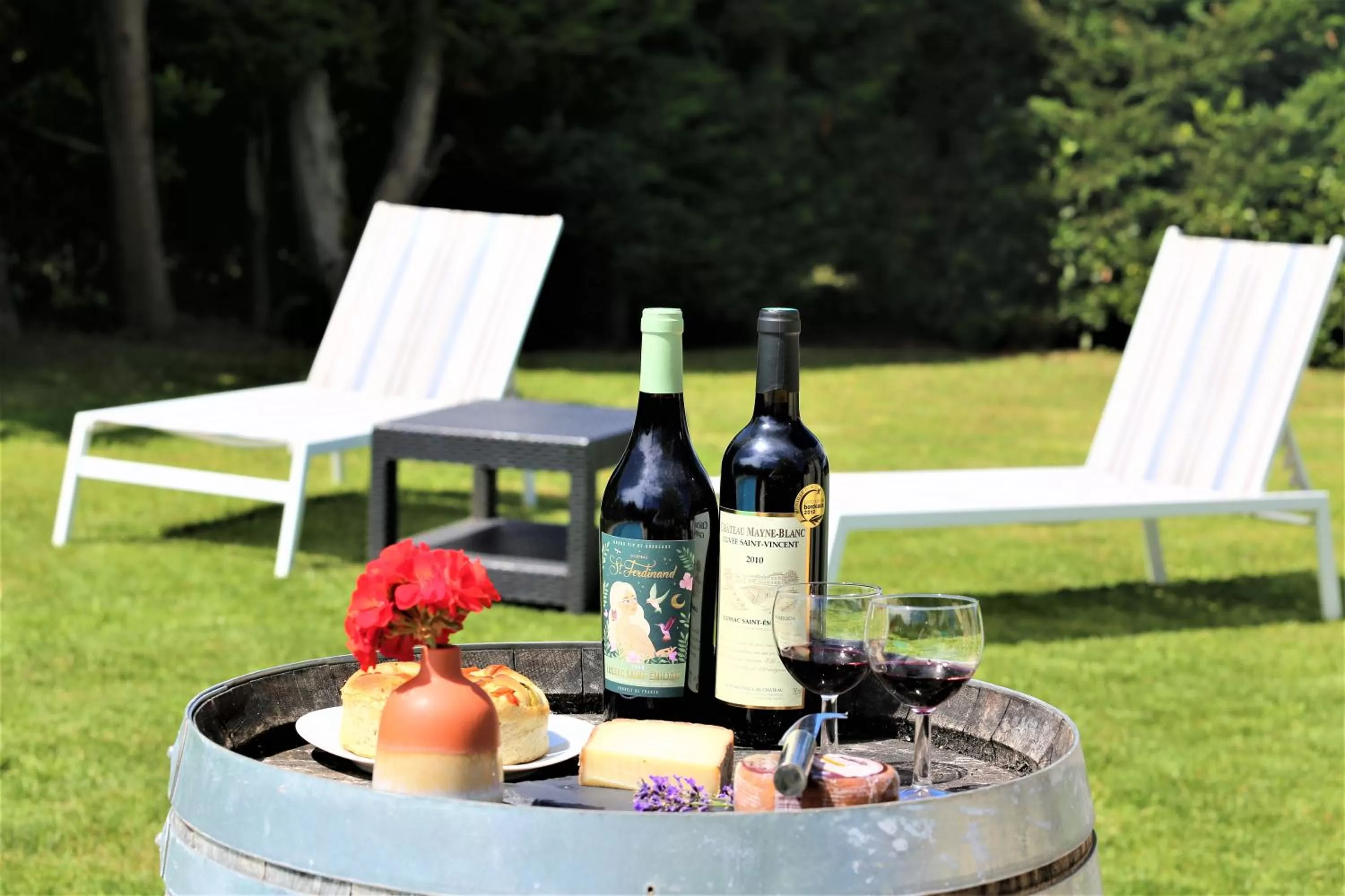 Food and drinks in Au Do'Mayne des Bouilles - Spa & Piscine