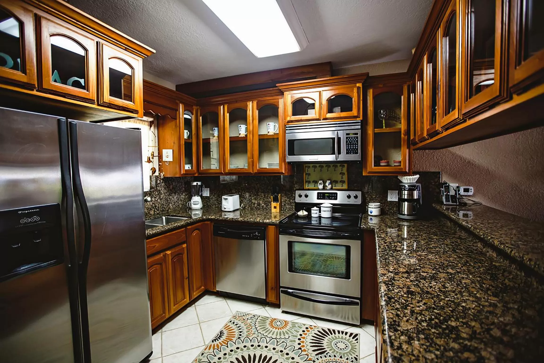 Kitchen or kitchenette in Pelican Reef Villas Resort