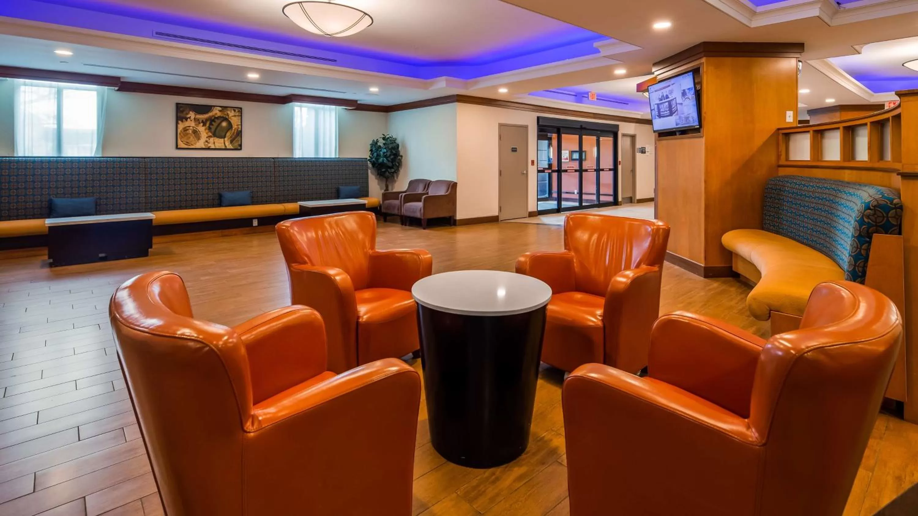Lobby or reception in Best Western Premier Toronto Airport Carlingview Hotel