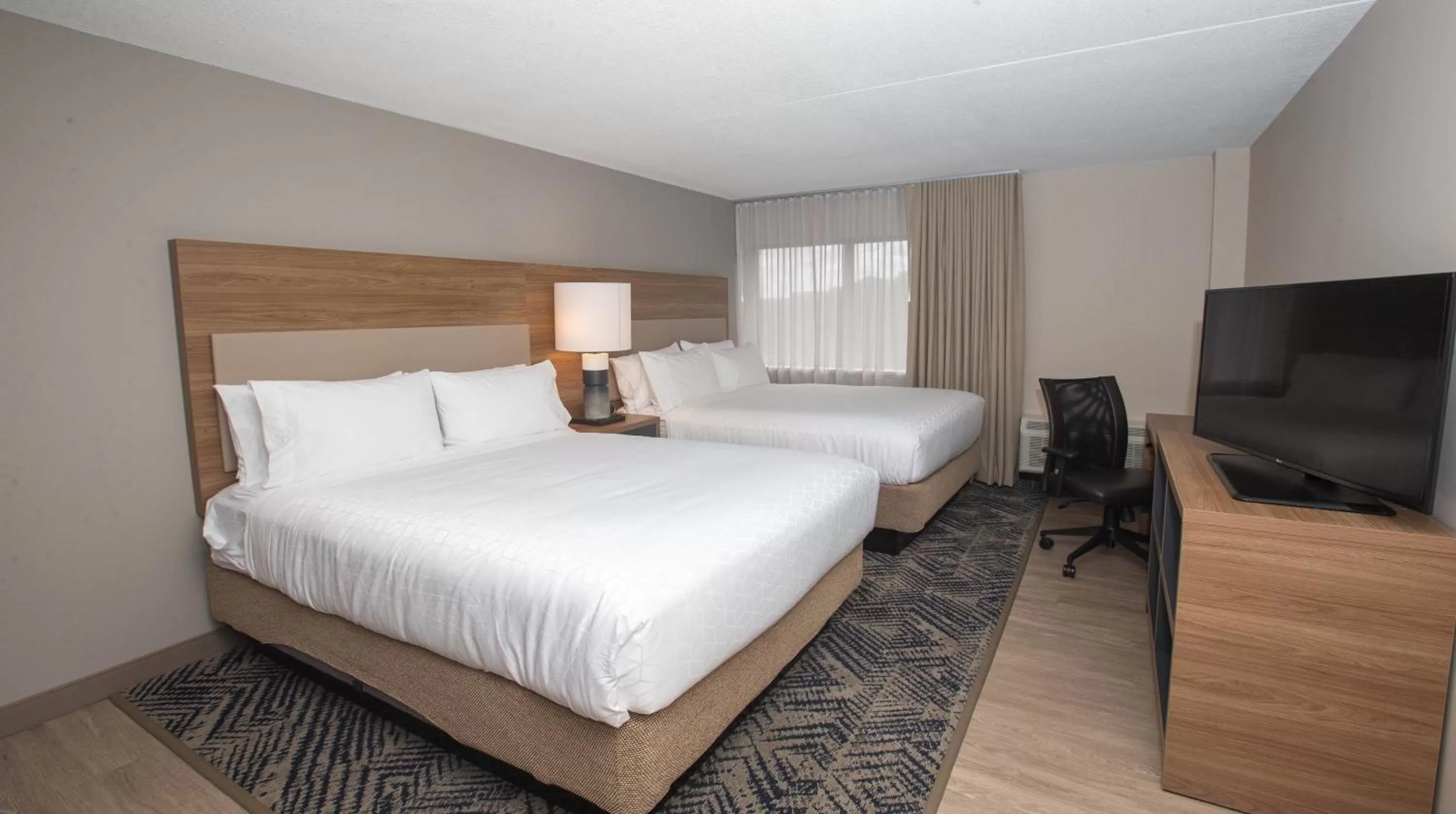Photo of the whole room, Bed in Candlewood Suites - Cleveland South - Independence by IHG