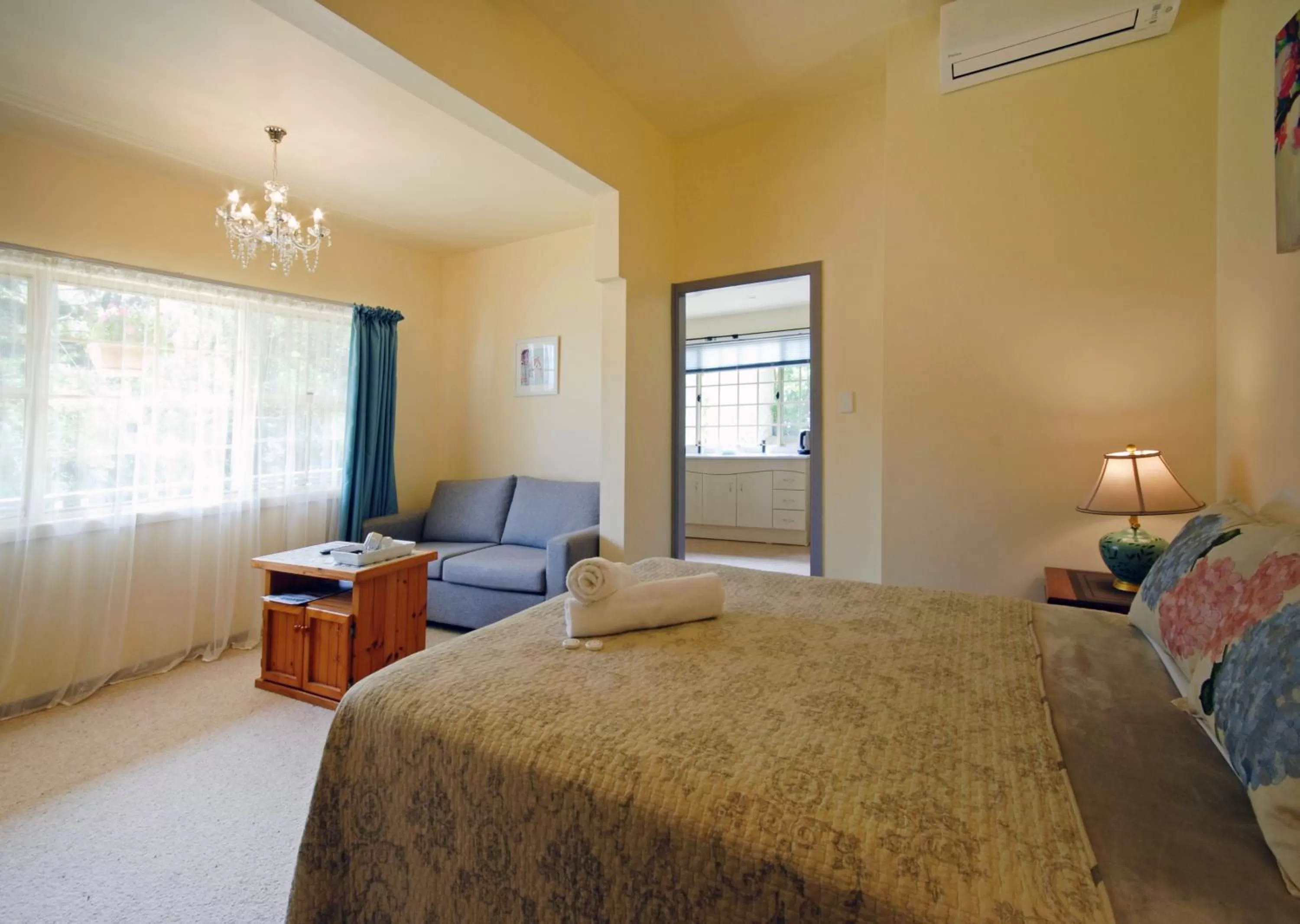 Bed in Riverview Boutique Motel