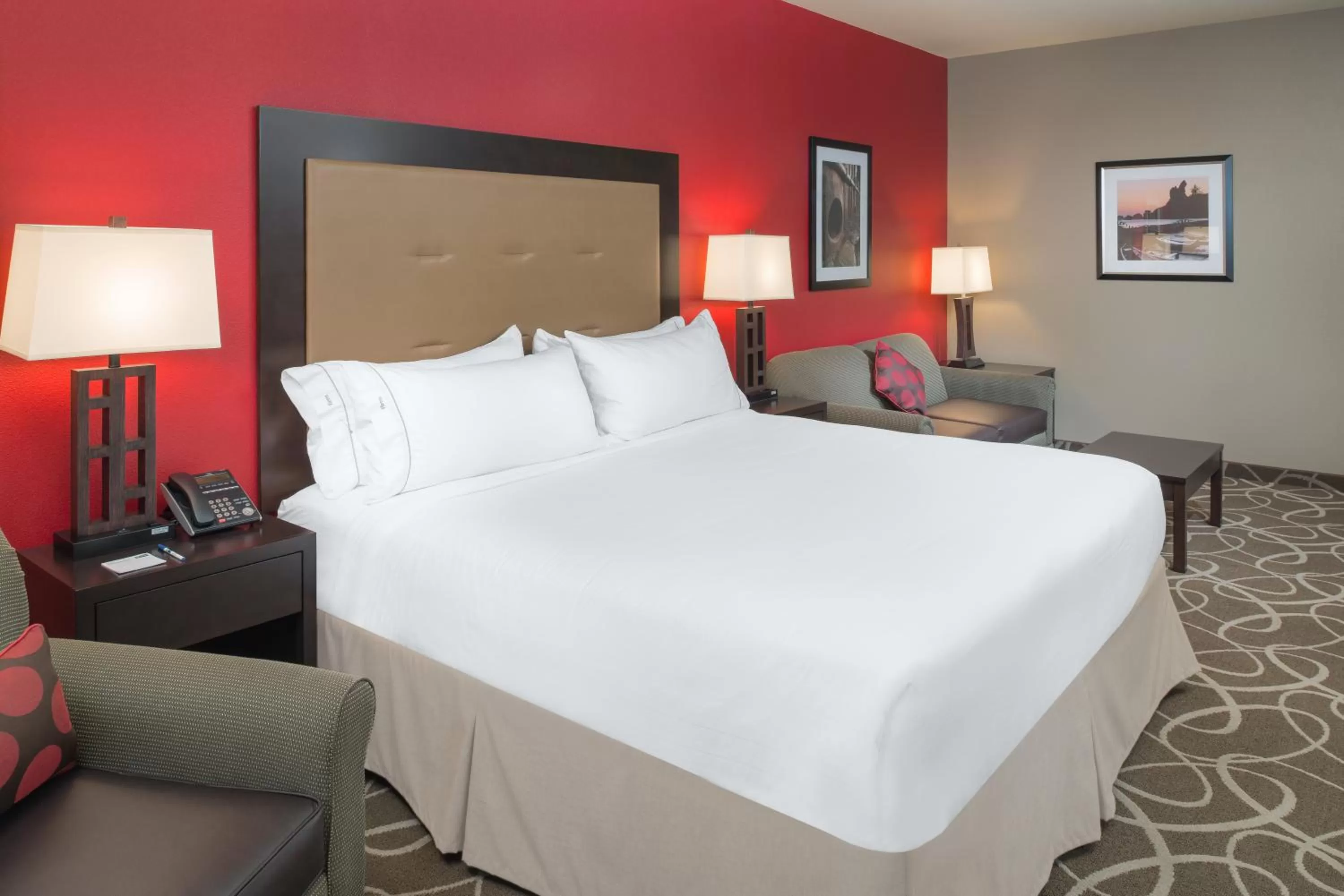 Photo of the whole room, Bed in Holiday Inn Express Klamath - Redwood Ntl Pk Area by IHG