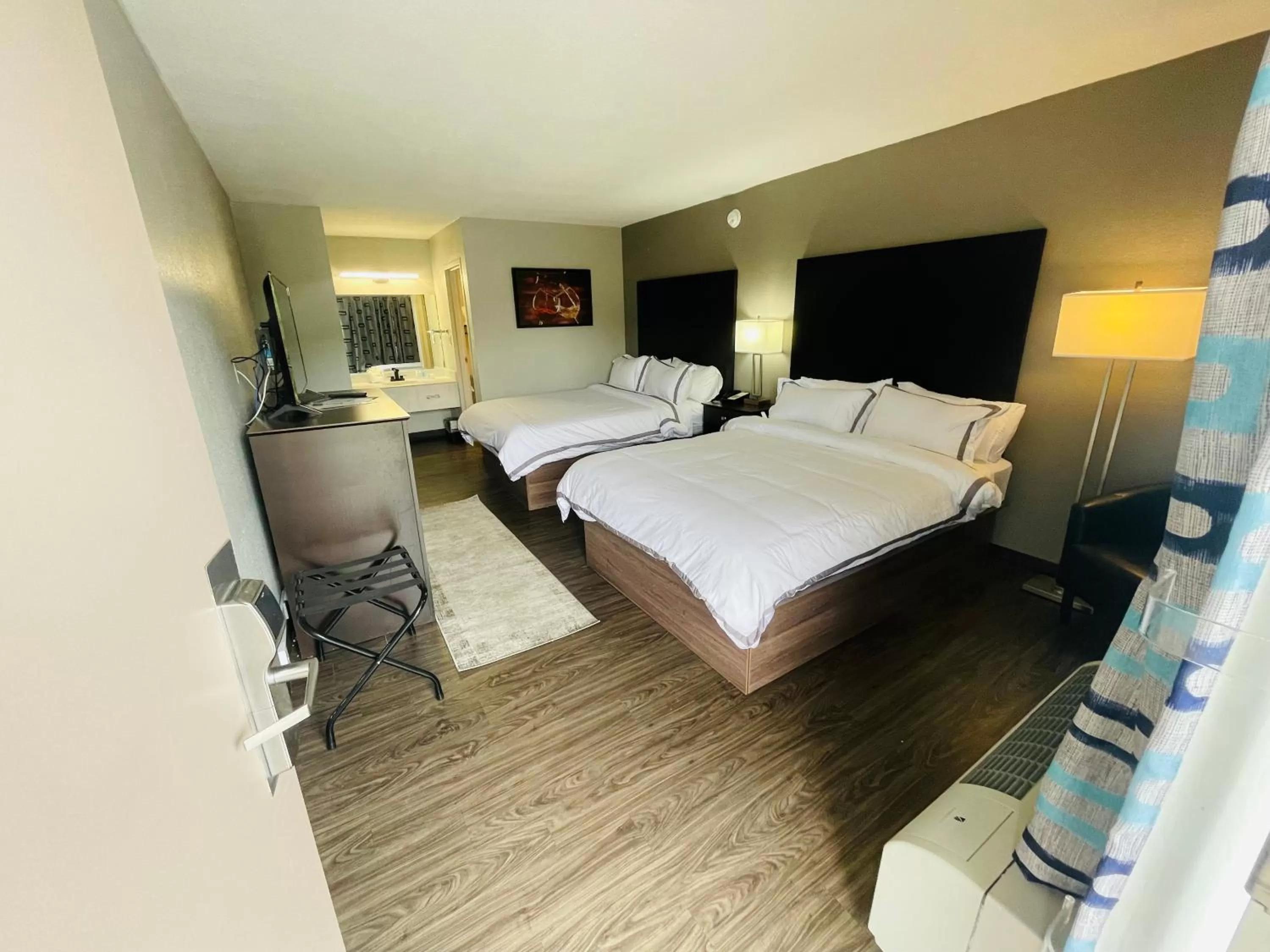 Photo of the whole room, Bed in The Resort at Lake of the Ozarks