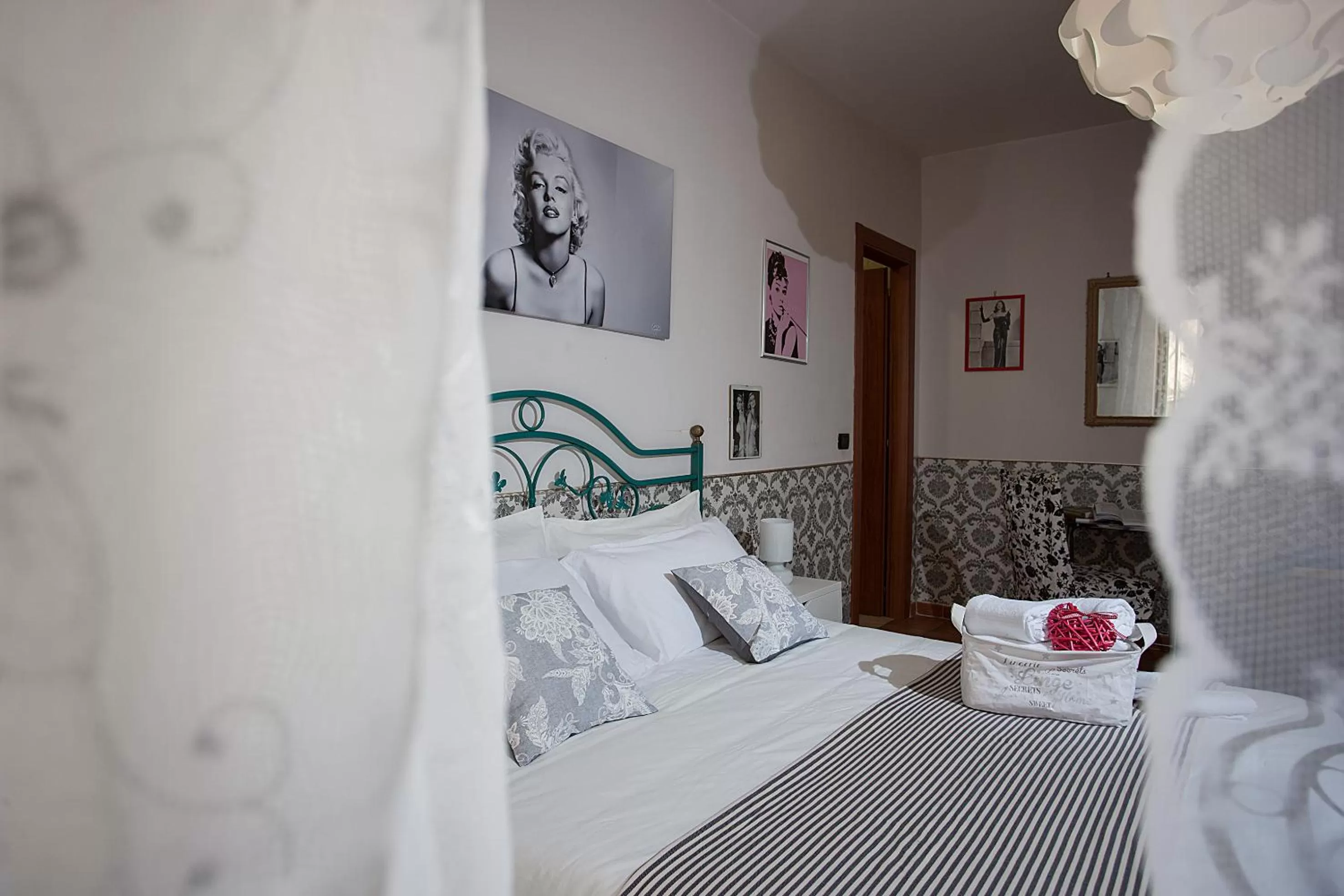 Photo of the whole room, Bed in Hotel Cineholiday