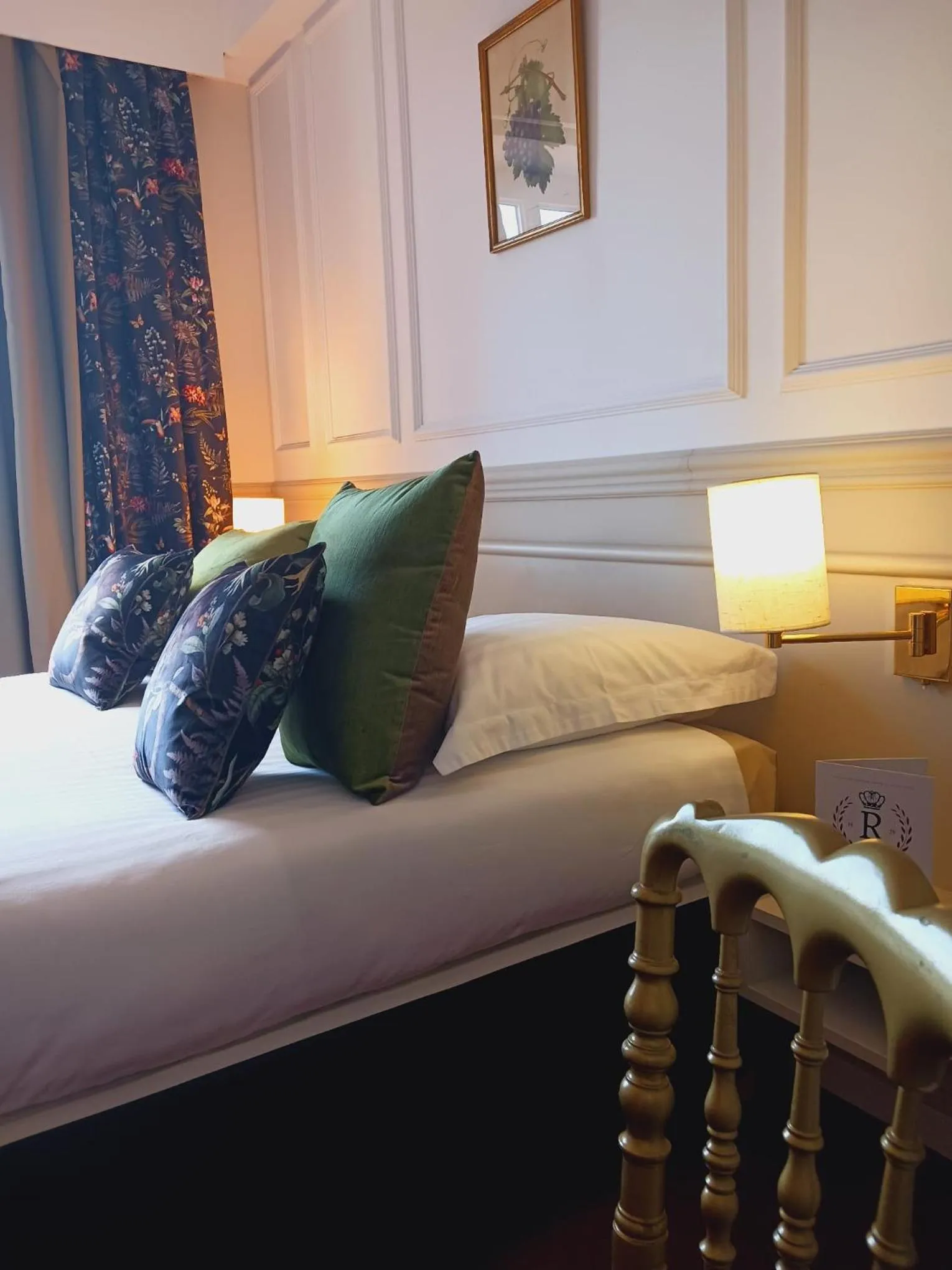 Bed in Logis Le Relais Imperial