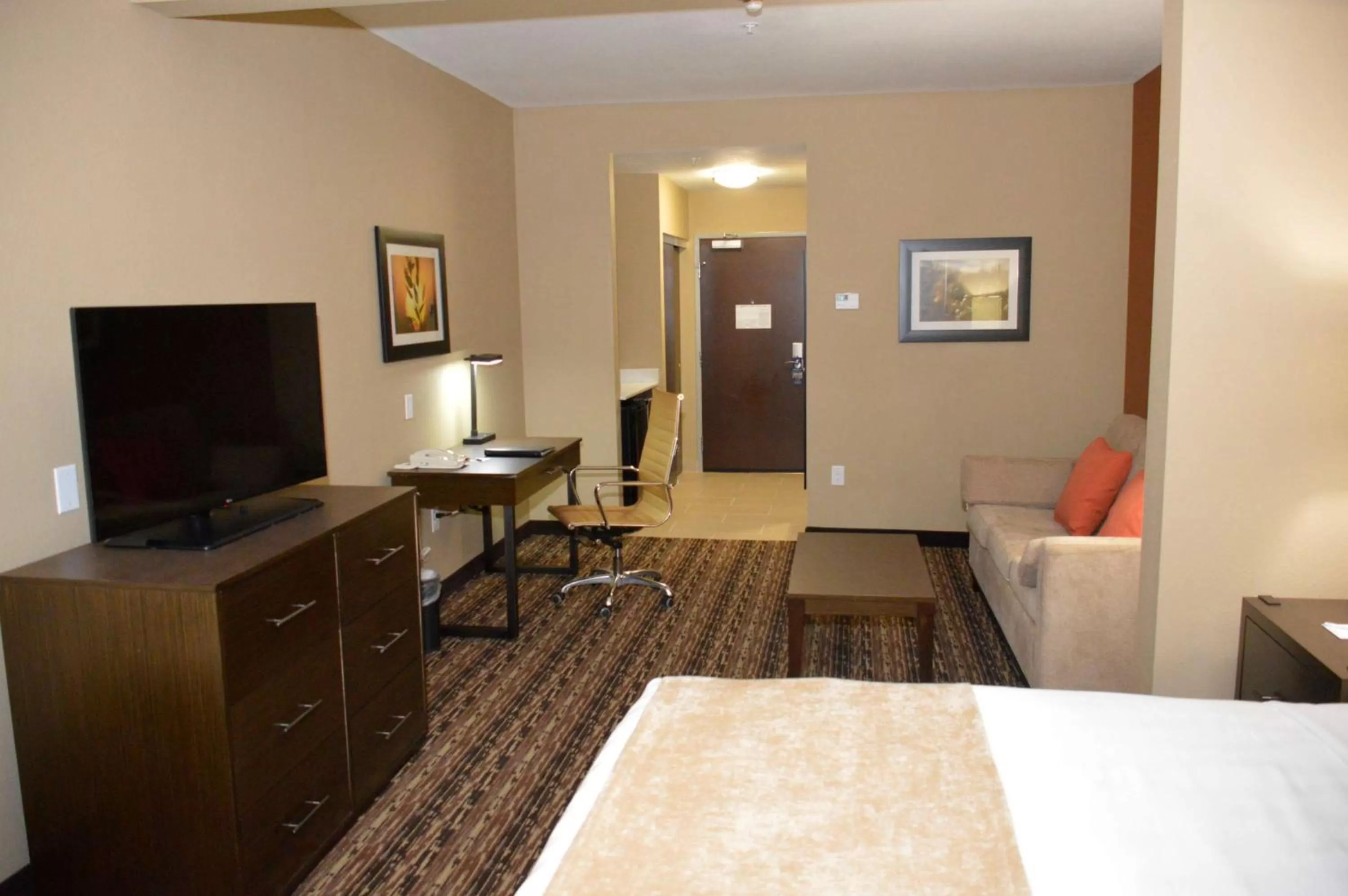 King Suite - Disability Access in Best Western Plus Elmendorf Hotel