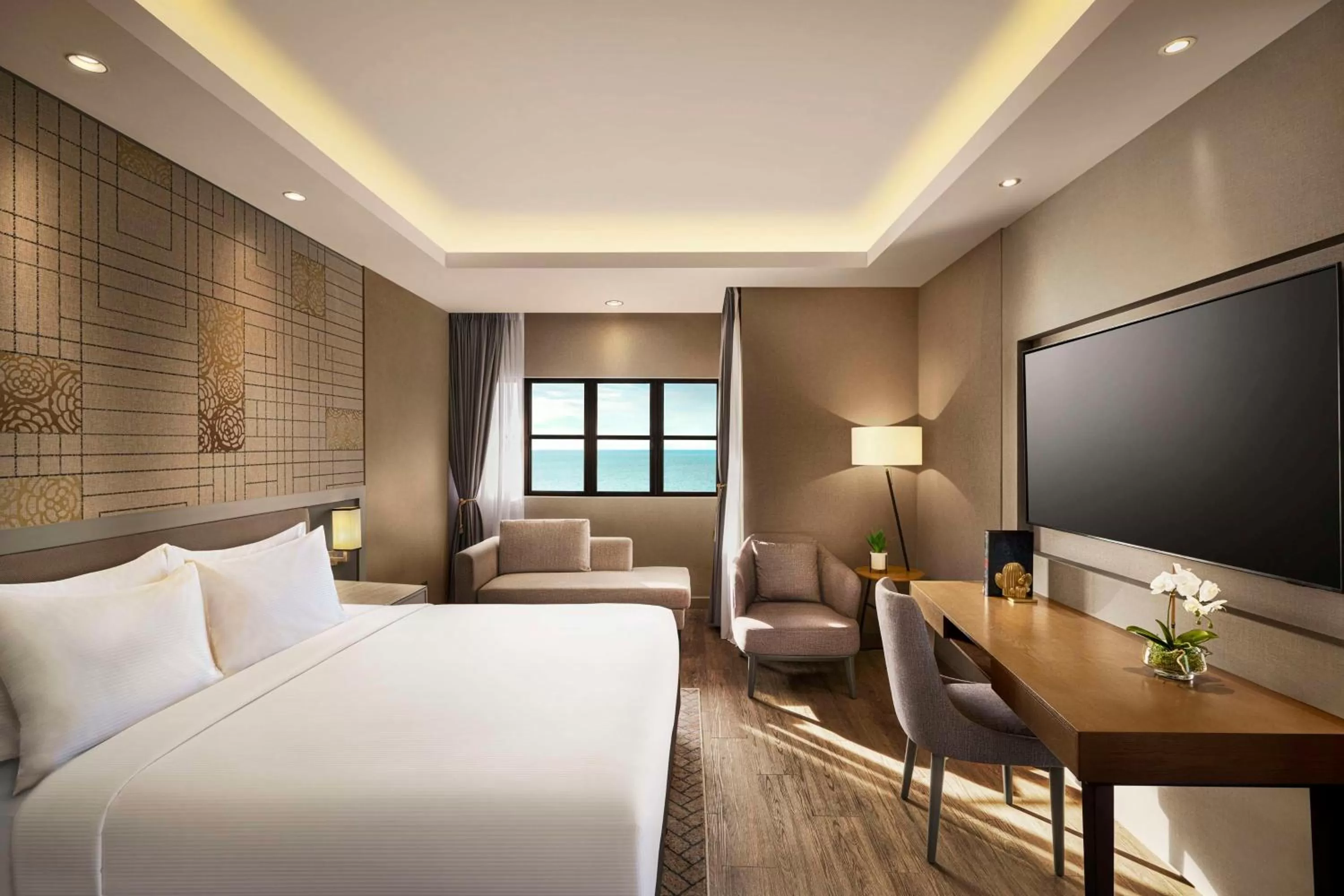 Bedroom, Bed in DoubleTree by Hilton Damai Laut