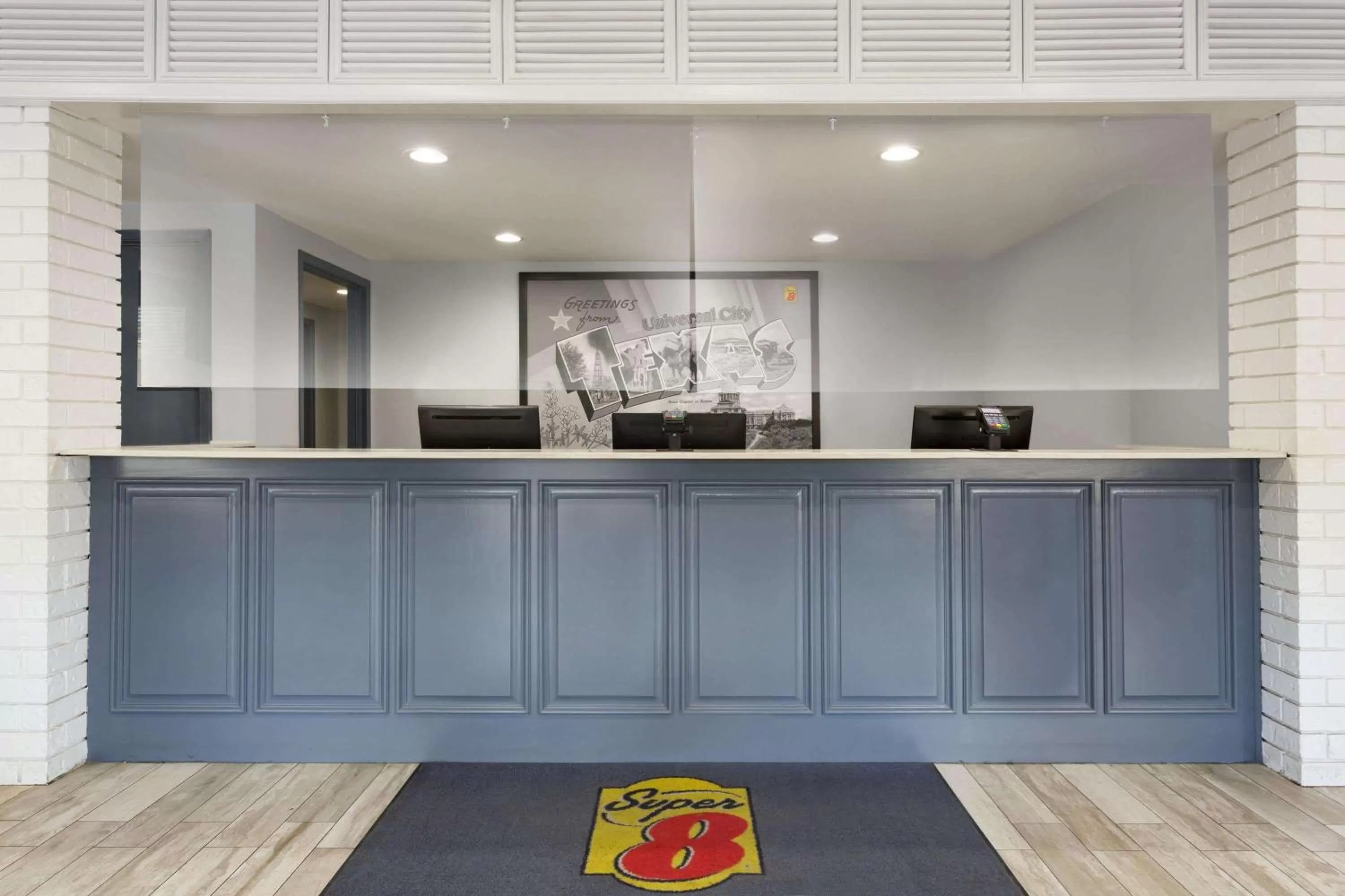 Lobby or reception in Super 8 by Wyndham Universal City