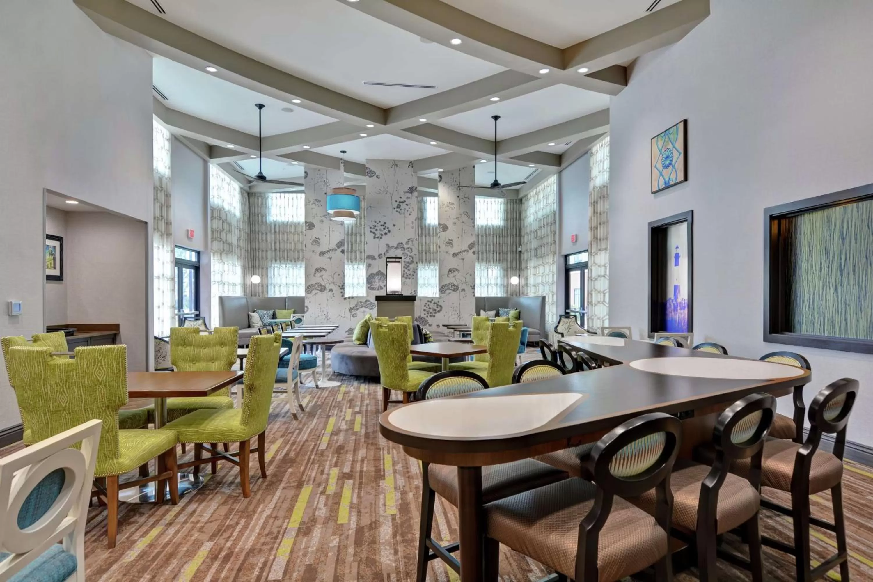 Dining area in Homewood Suites By Hilton Savannah Airport