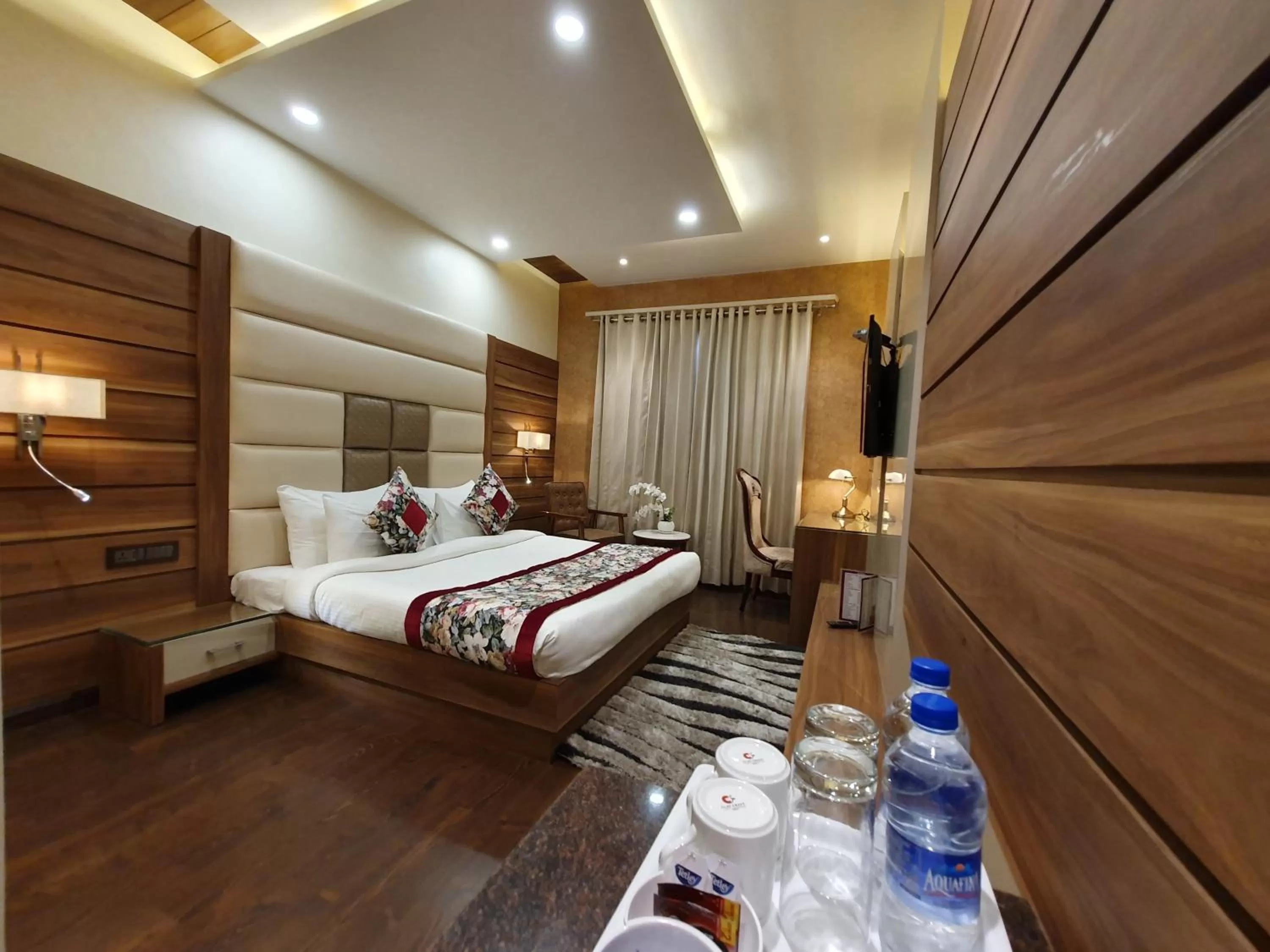 Bed in Hotel Makhan Residency