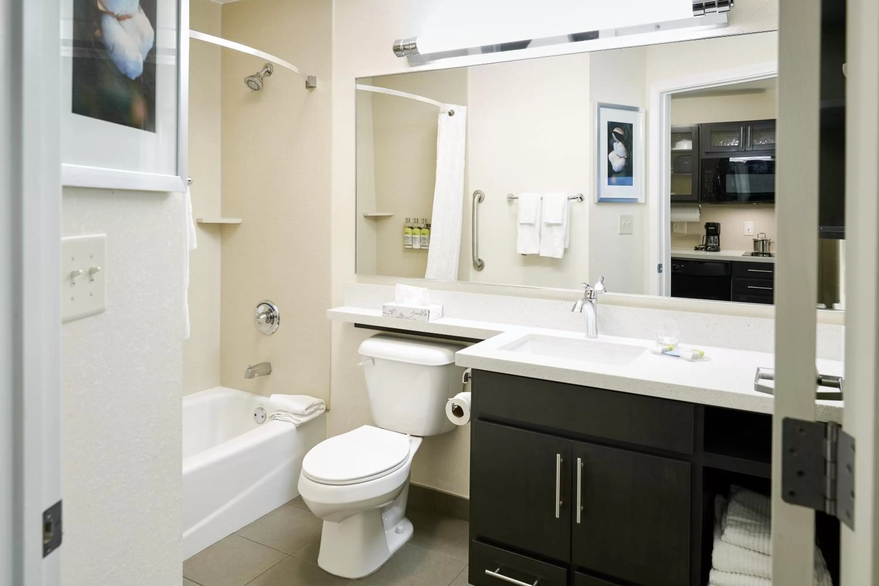 Bathroom in Candlewood Suites Santa Maria by IHG