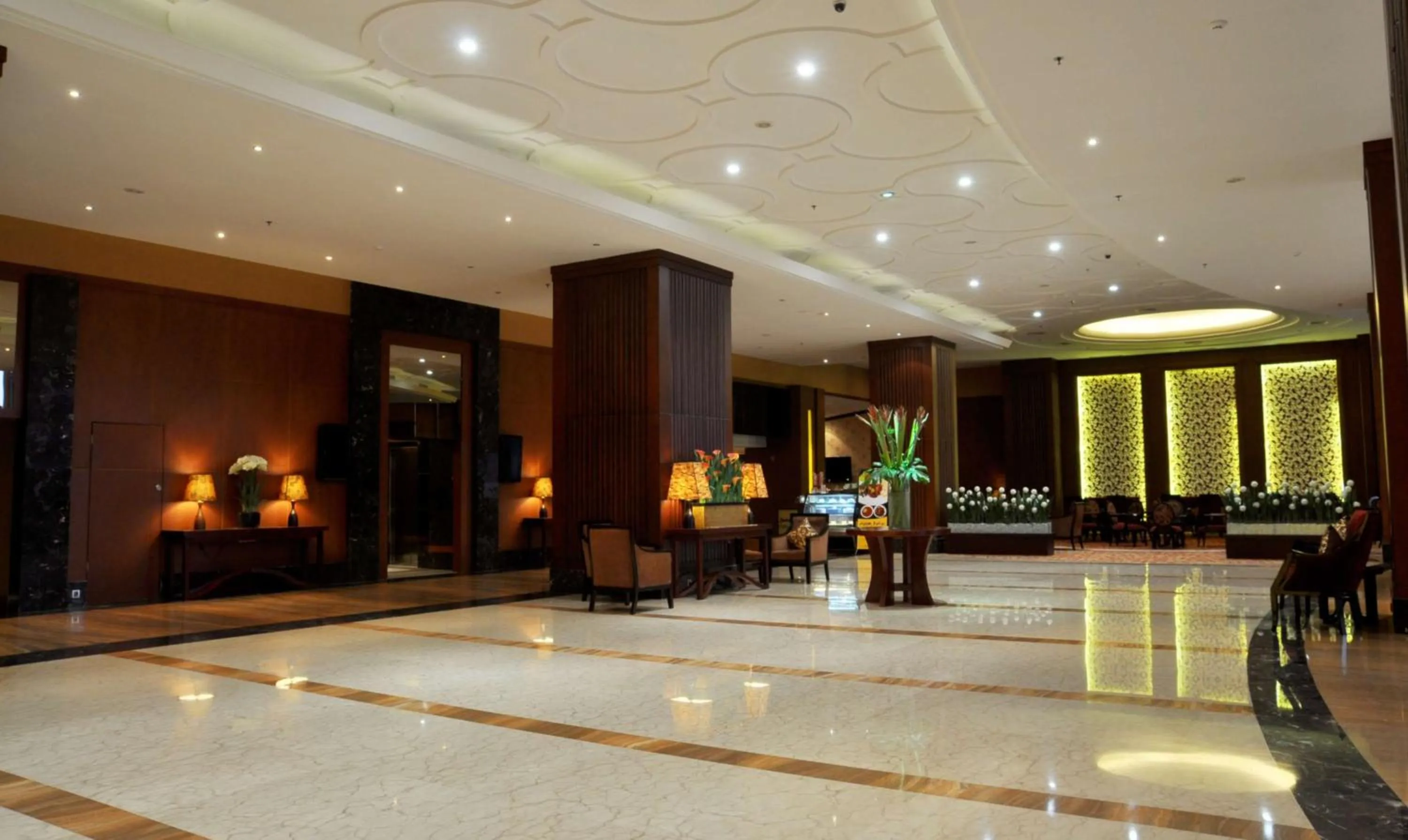 Lobby or reception in Best Western Mangga Dua Hotel & Residence