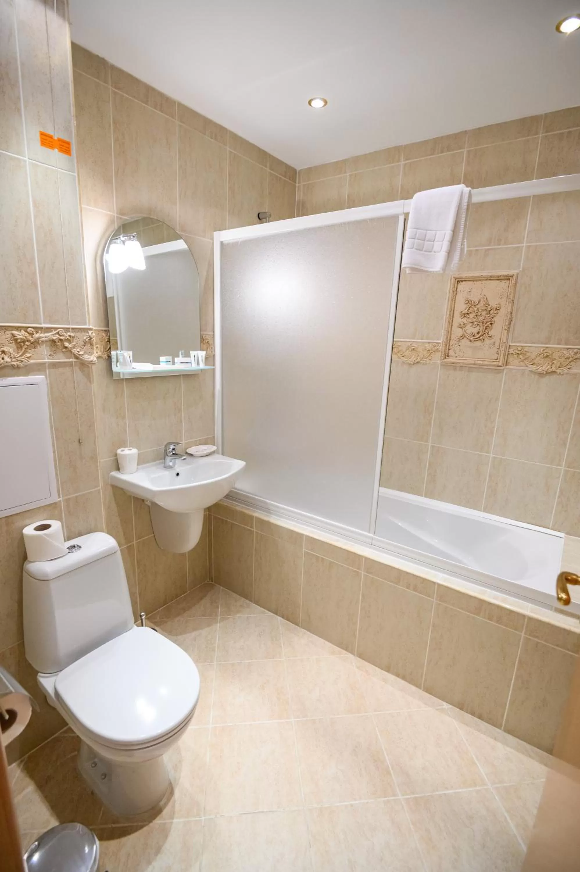 Bathroom in Parklands Hotel & Pool