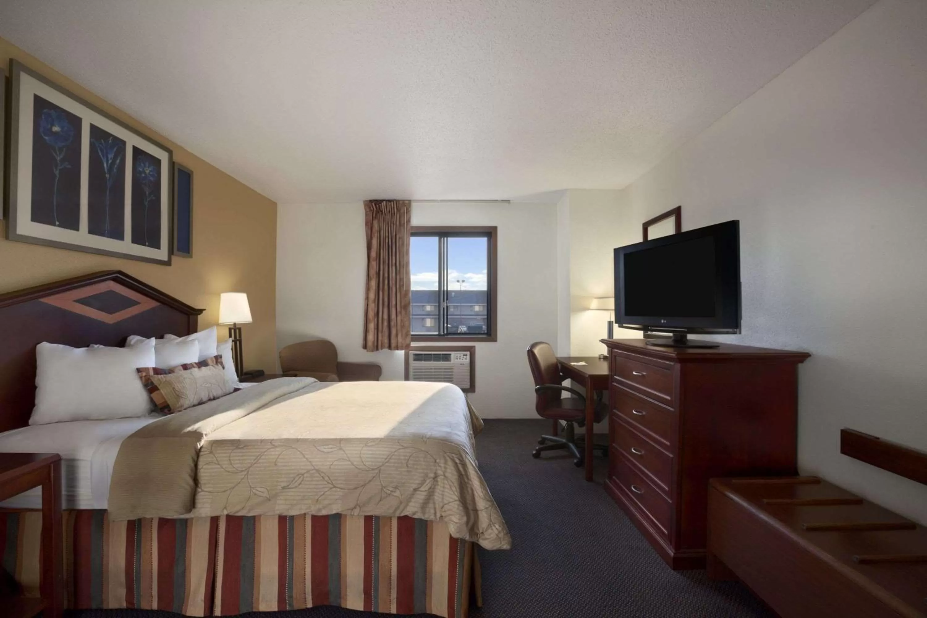 Photo of the whole room, Bed in Days Inn by Wyndham Austin