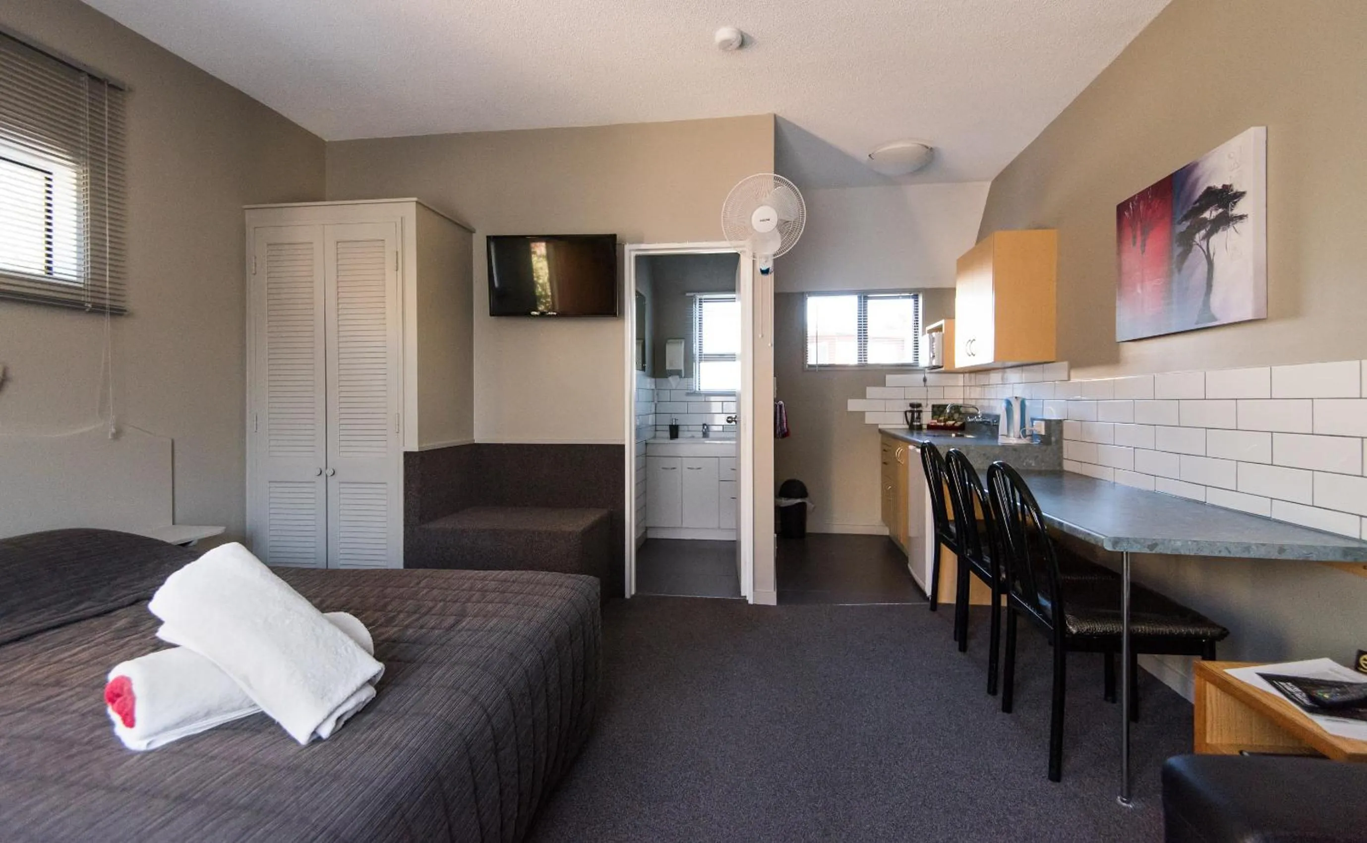 Kitchen or kitchenette in Manuka Crescent Motel