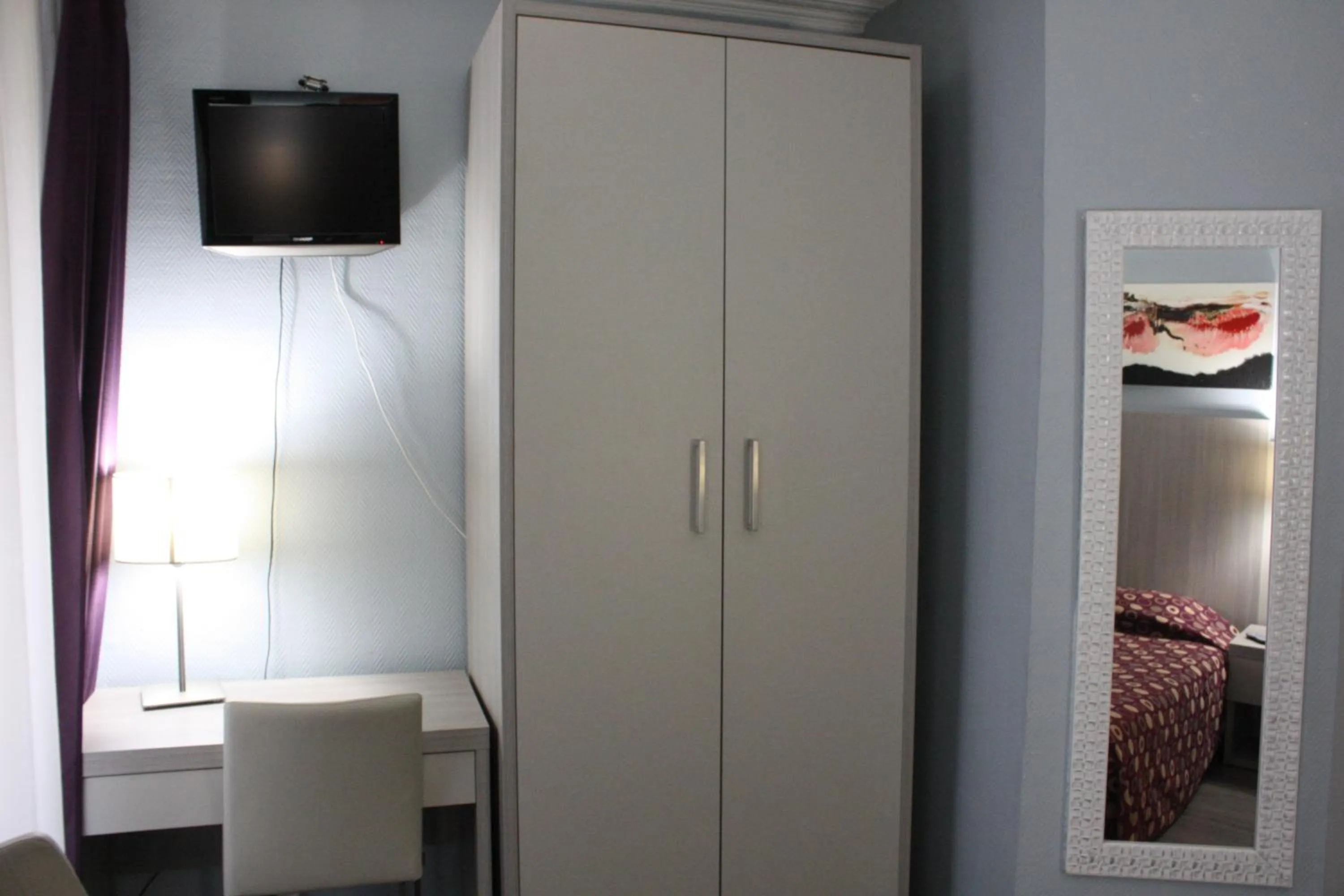 TV and multimedia, Bed in Hotel Excelsior