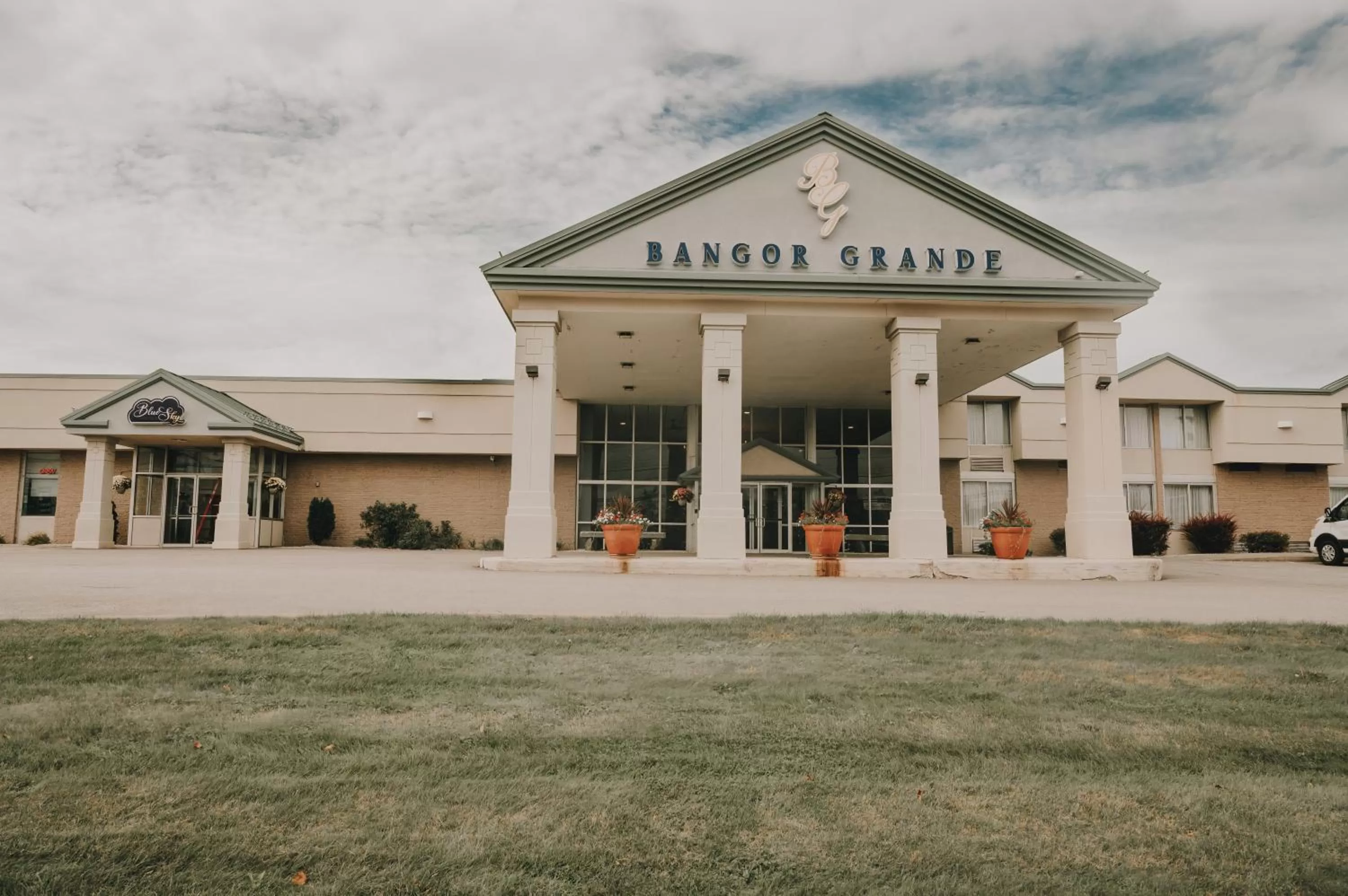 Property building in Bangor Grande Hotel