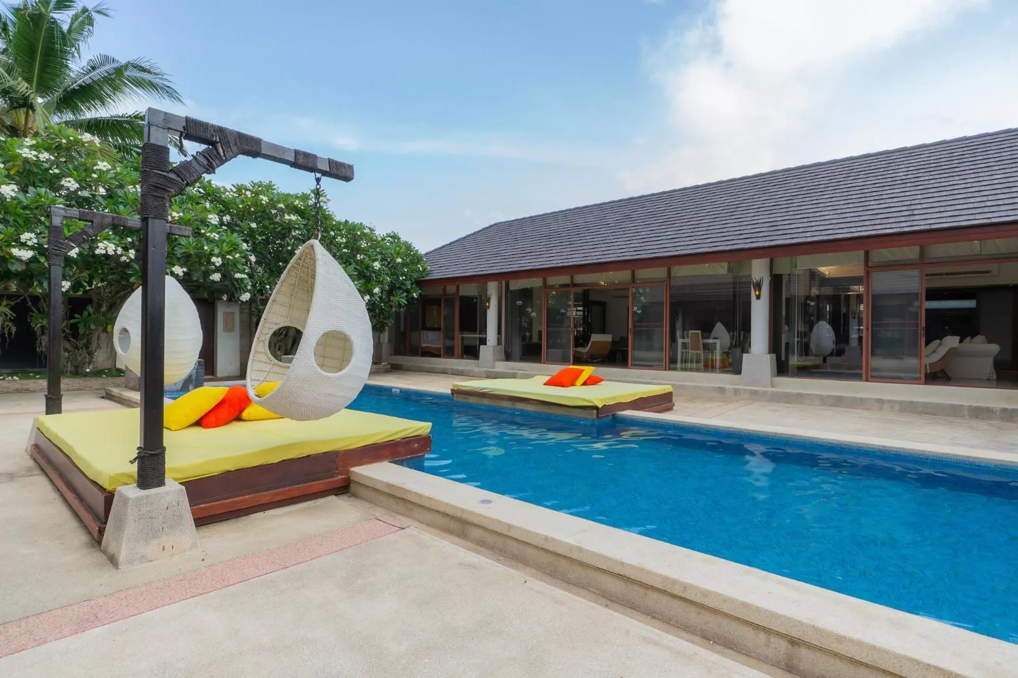 Swimming pool in Dhevan Dara Resort & Spa Hua Hin - Pool Villa