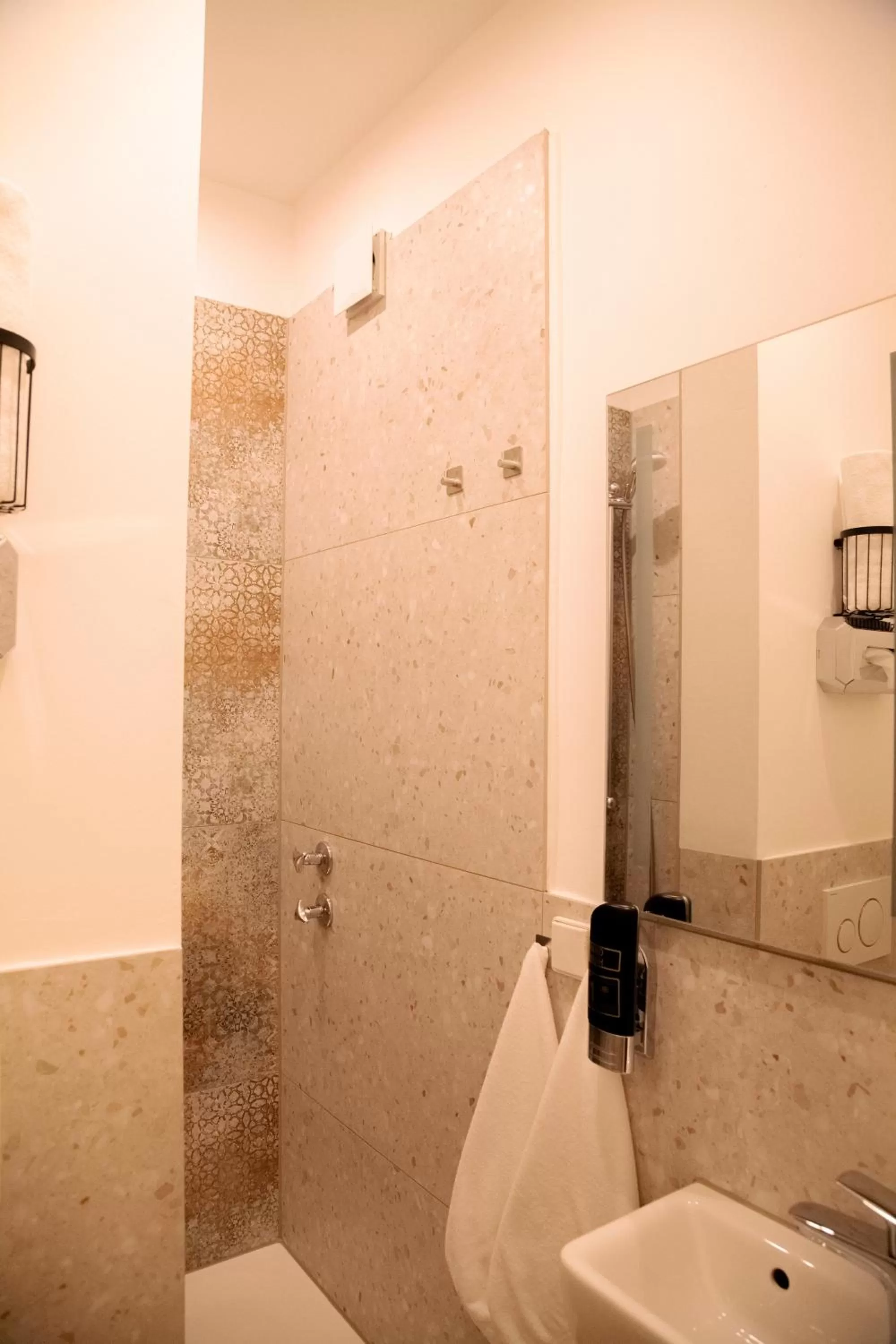 Bathroom in Hotel Mintarder Wasserbahnhof