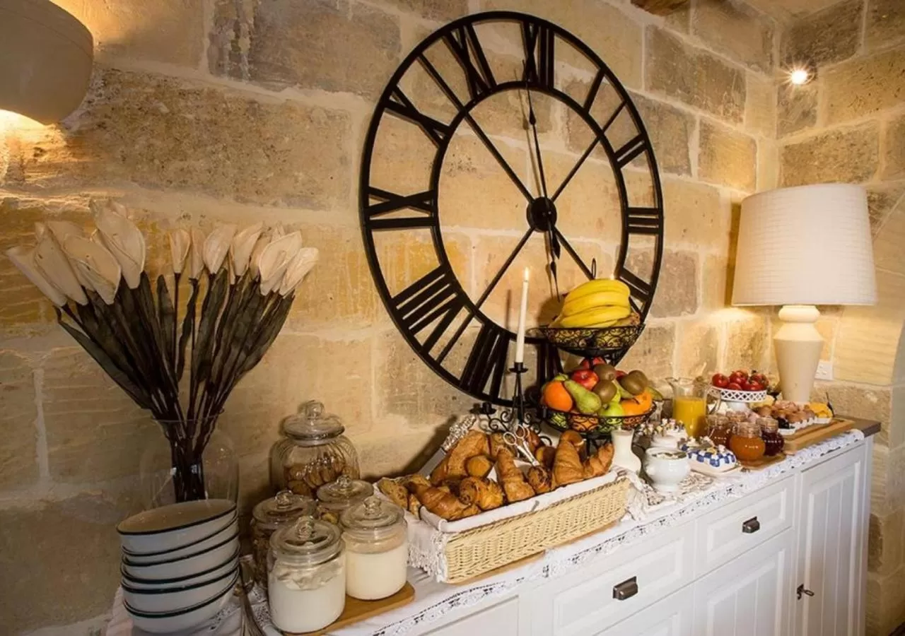 Buffet breakfast, Food in Betty Cake B&B