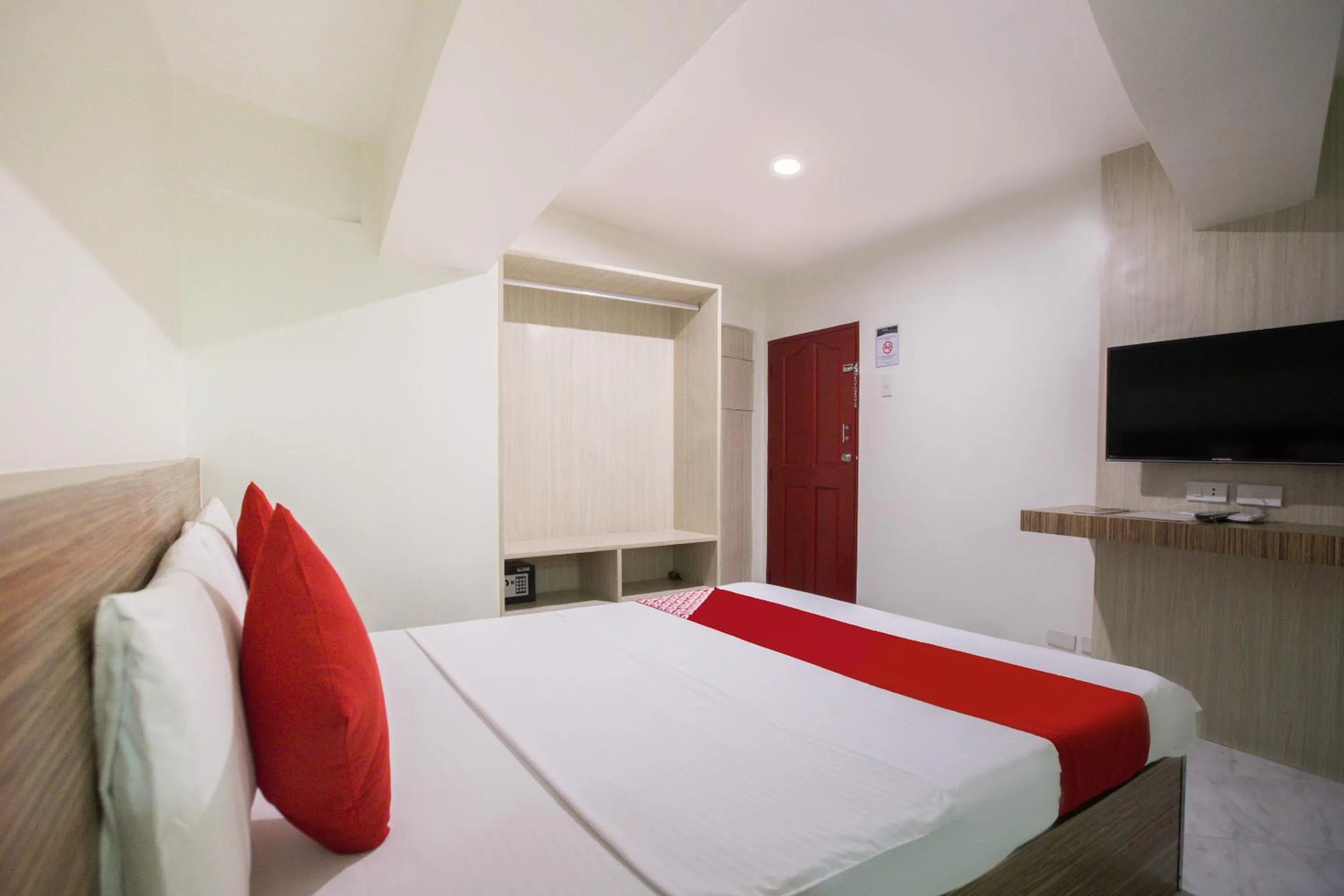 Standard Double Room in OYO 675 Circuit Hostel