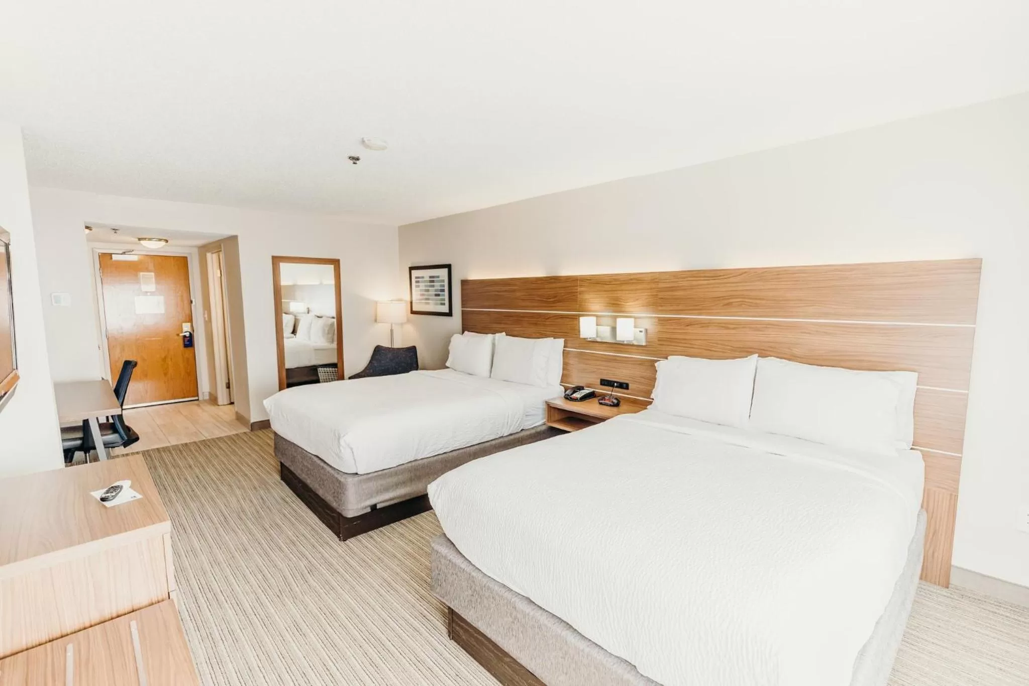 Photo of the whole room, Bed in Holiday Inn Express Atlanta - Northeast I-85 - Clairmont Road by IHG