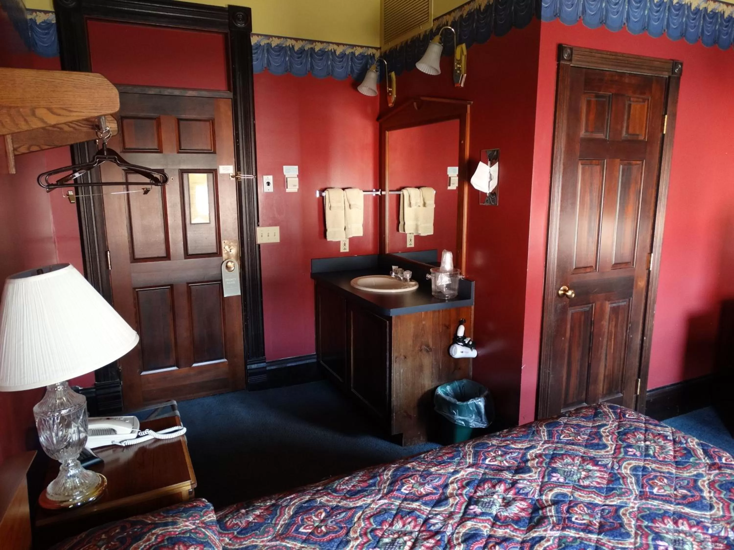 Bed in Historic Iron Horse Inn - Deadwood