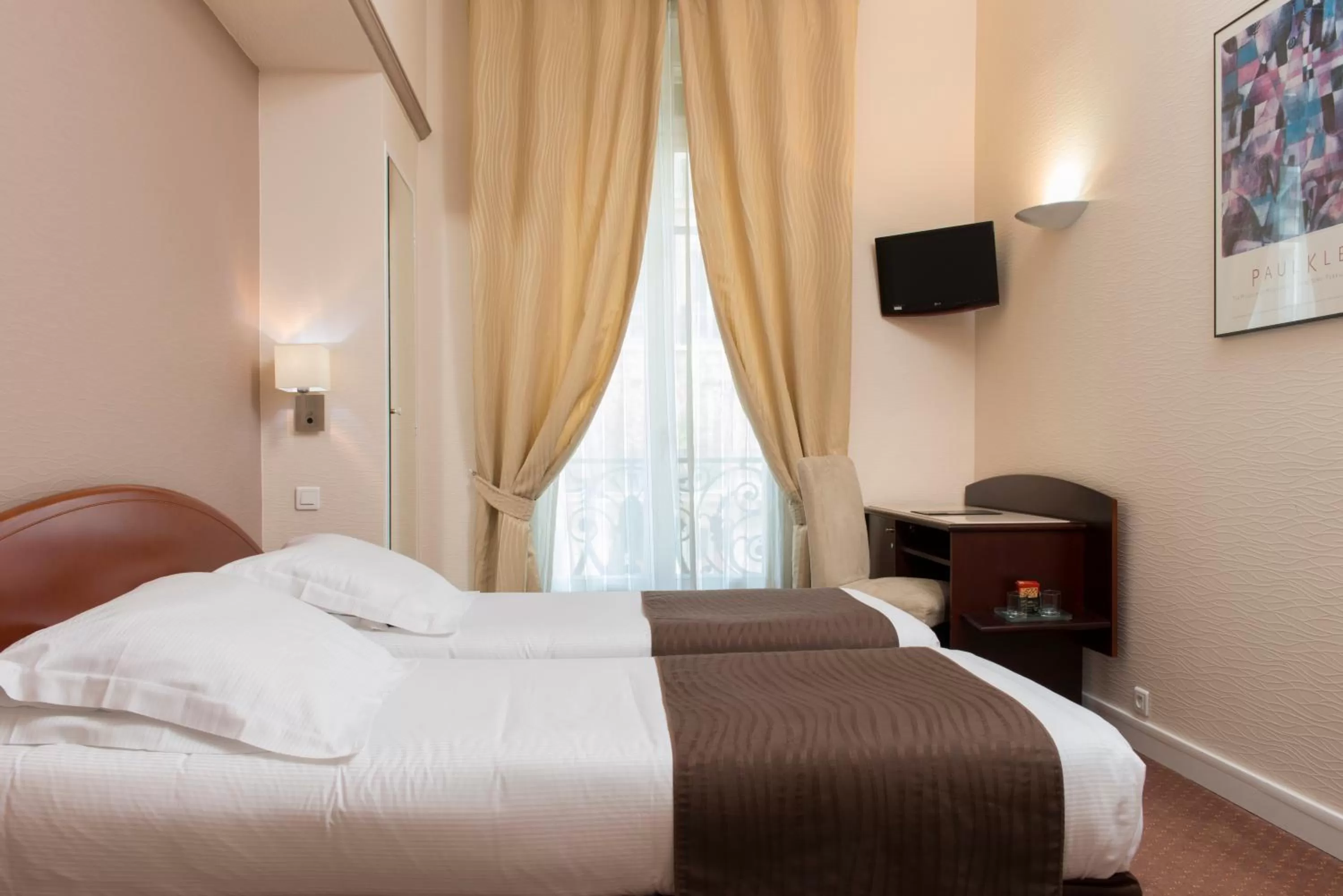 Bedroom, Bed in Excelsior Opera