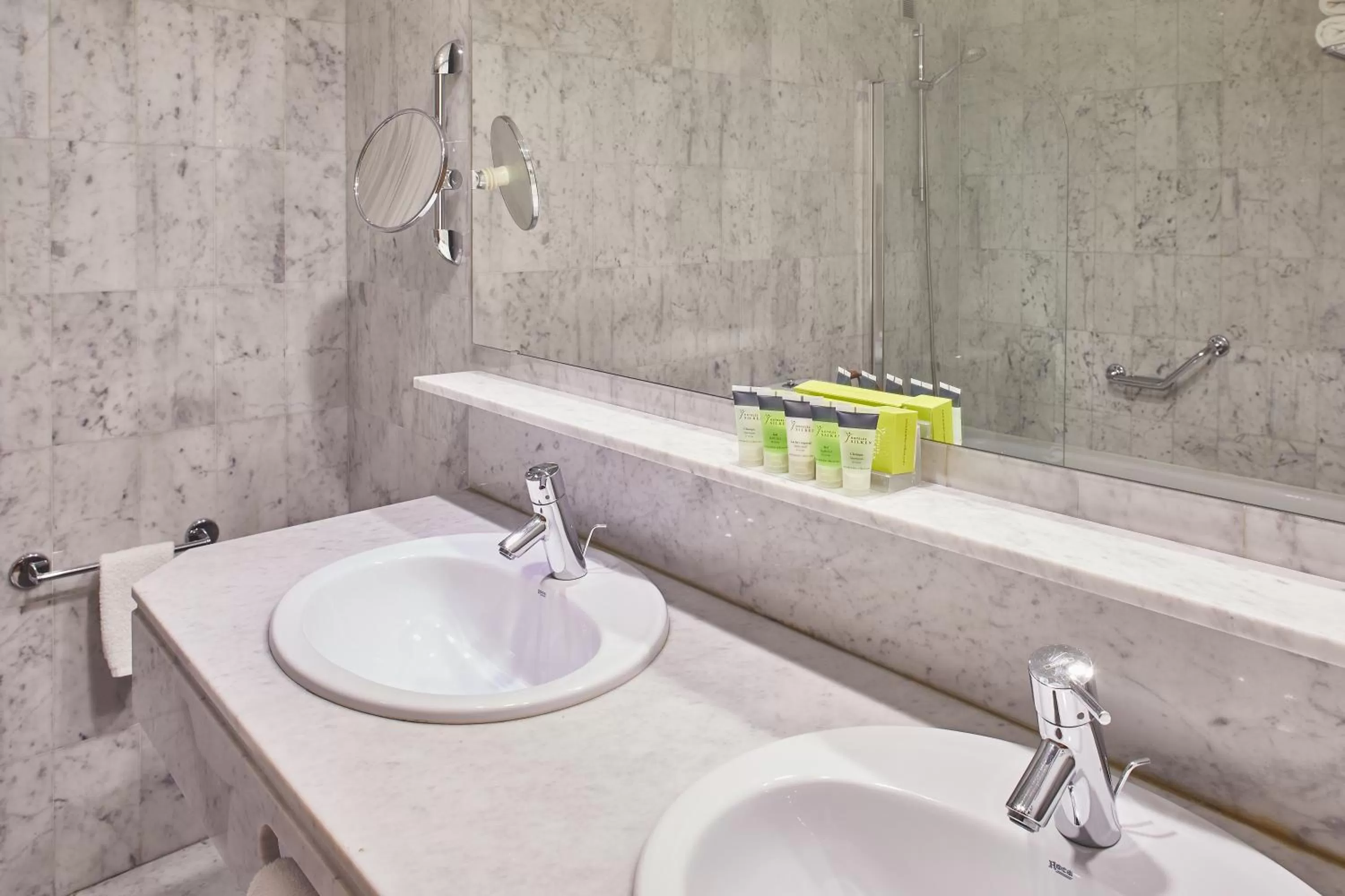 Bathroom in Hotel Silken Indautxu