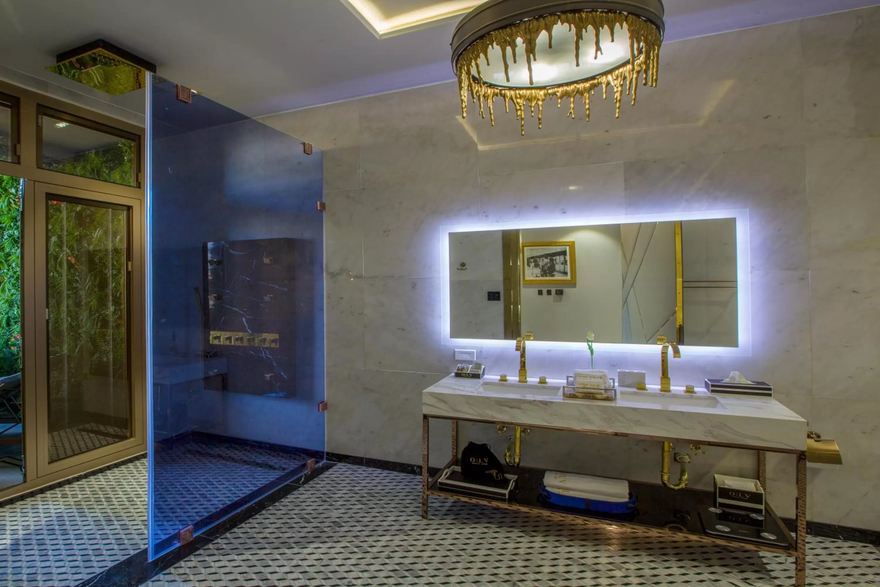 Shower in O:LV Fifty Five Hotel - Adults Only