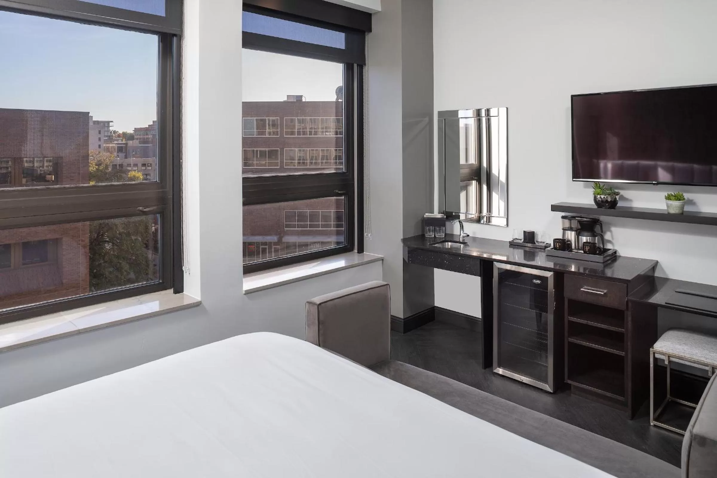 Photo of the whole room, Bed in Hotel On Phillips