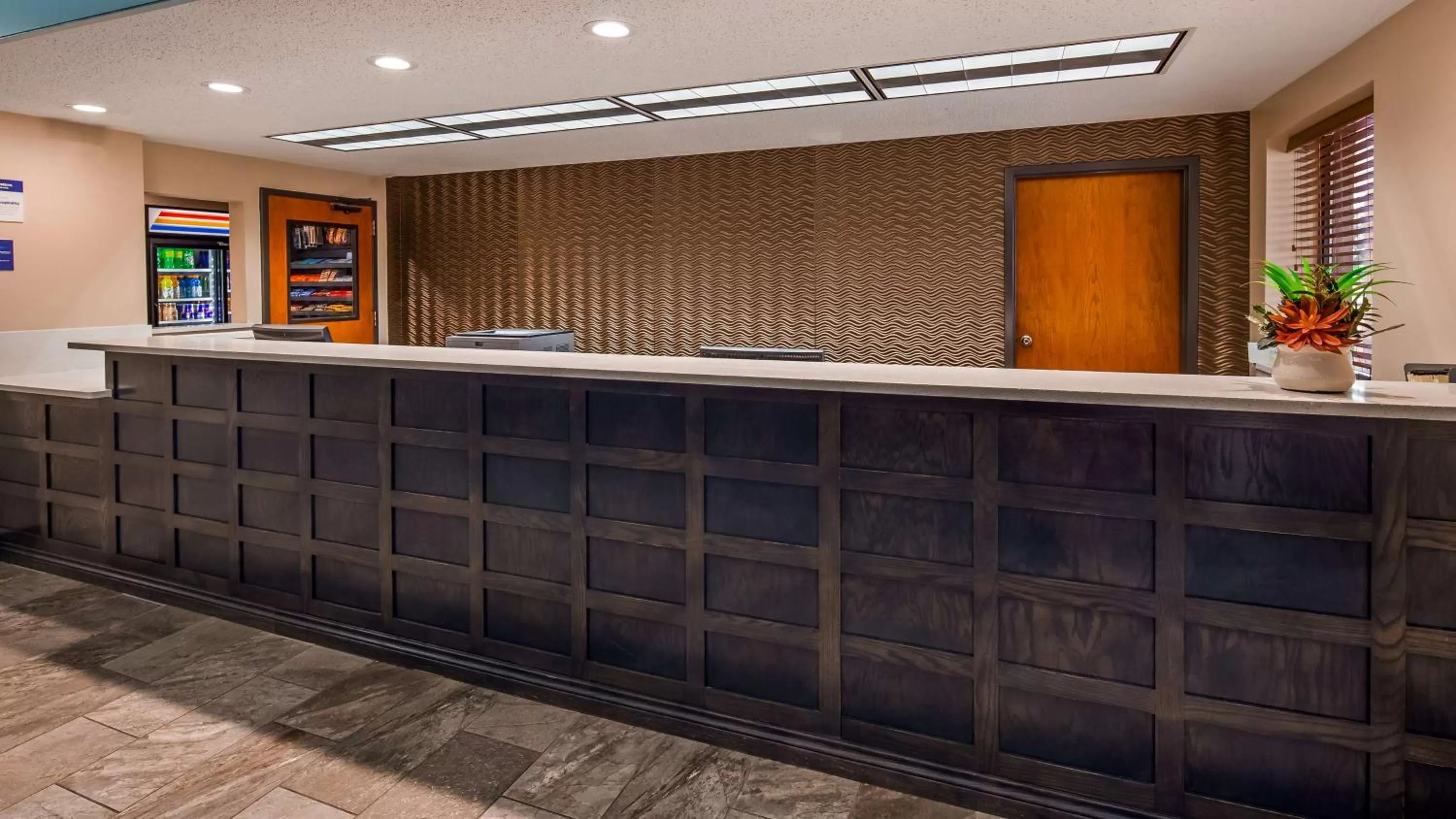 Lobby or reception in Best Western Warren Hotel