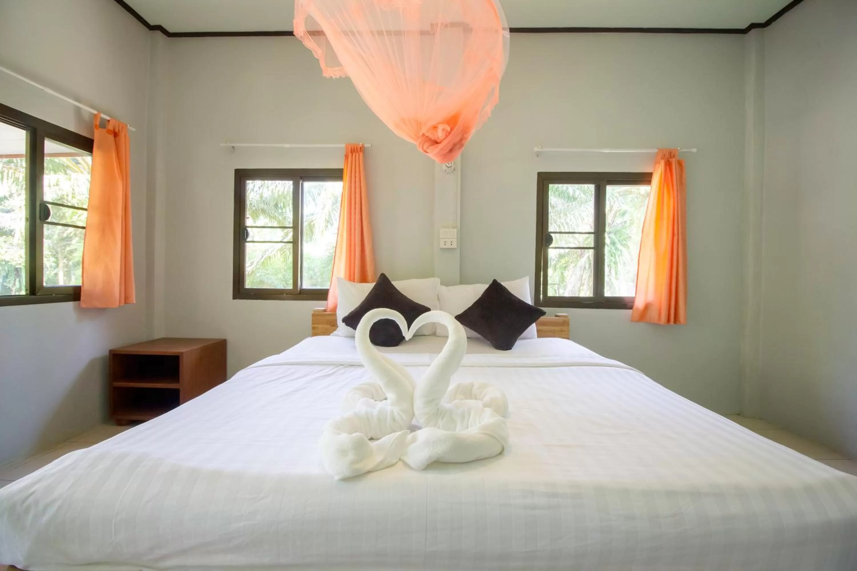 Photo of the whole room, Bed in Khao Sok Palmview Resort