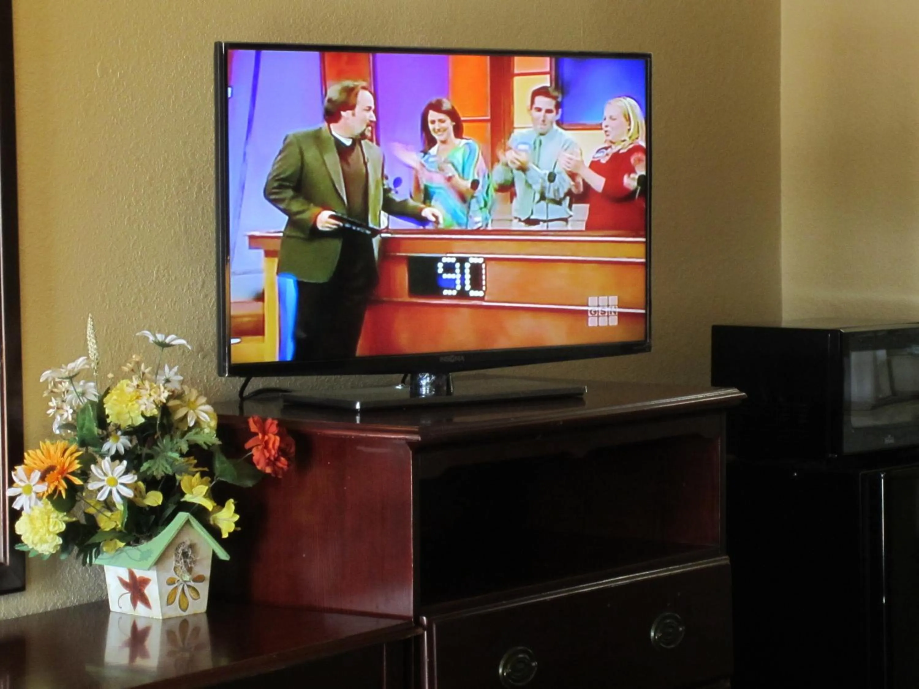 TV and multimedia in First Western Inn - Fairmont City