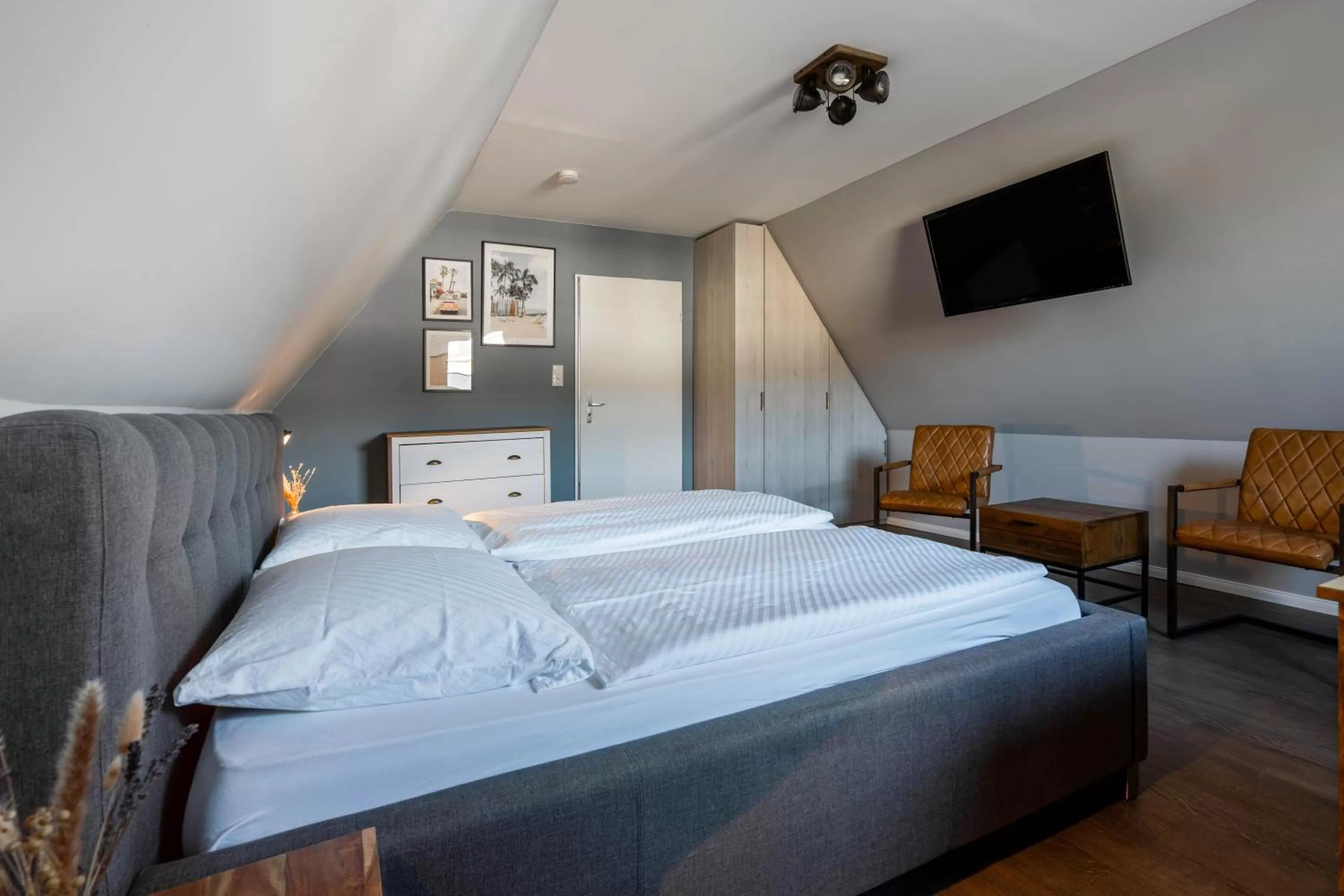 Photo of the whole room, Bed in Hotel Luina Beach