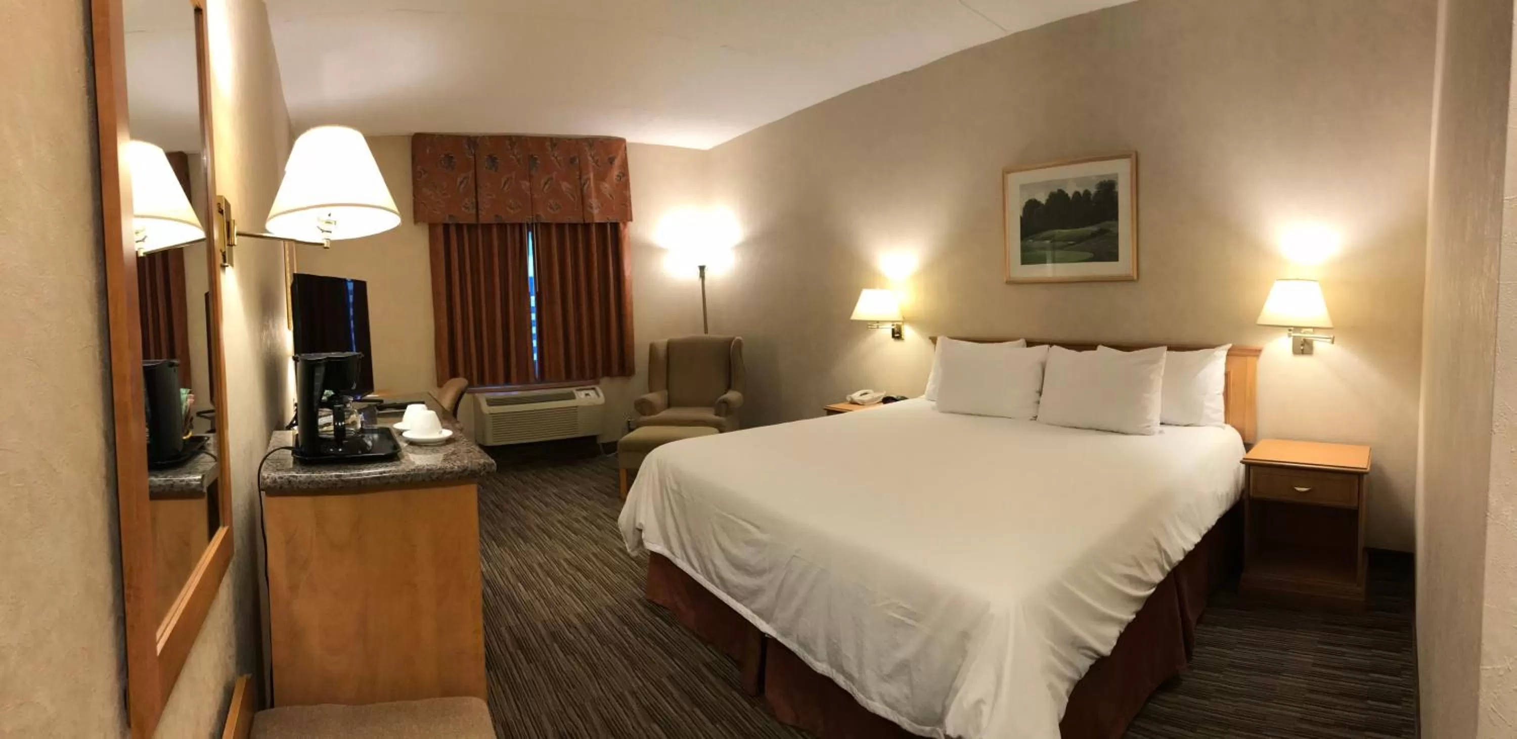 Bed in Humphry Inn and Suites