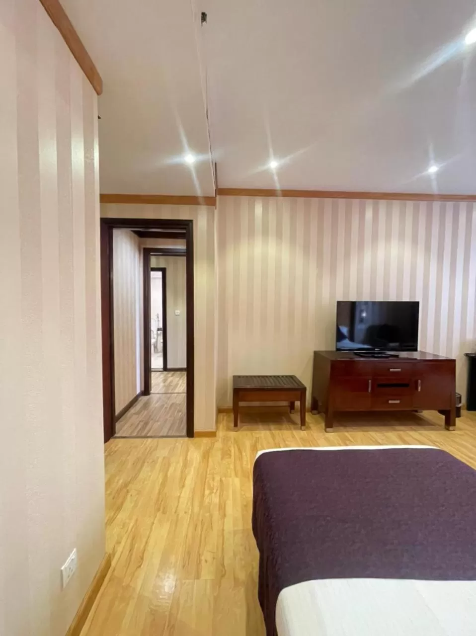 Bed, TV/Entertainment Center in Hyatt Jeddah Continental Hotel