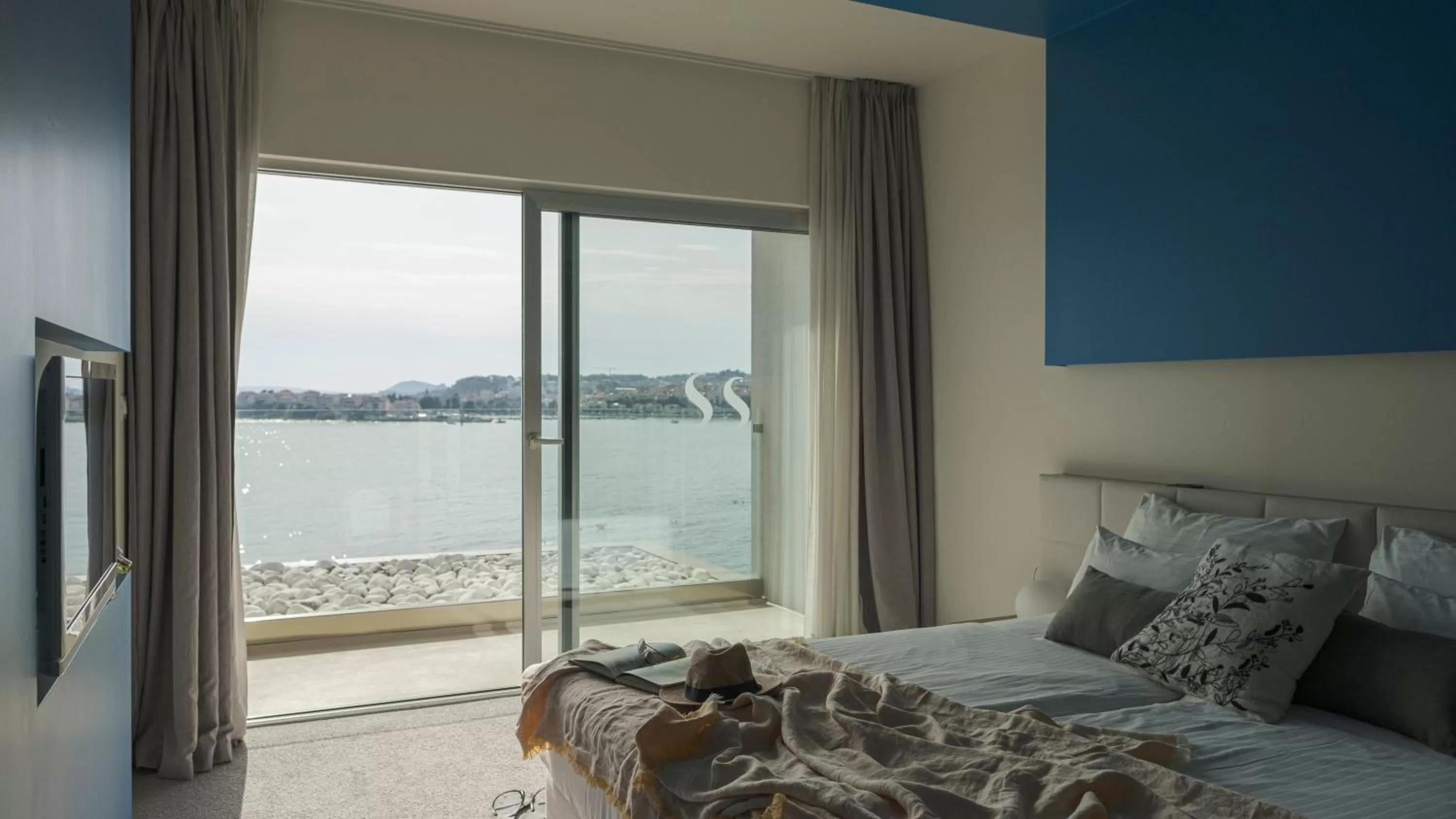 Sea view, Bed in Hotel Split